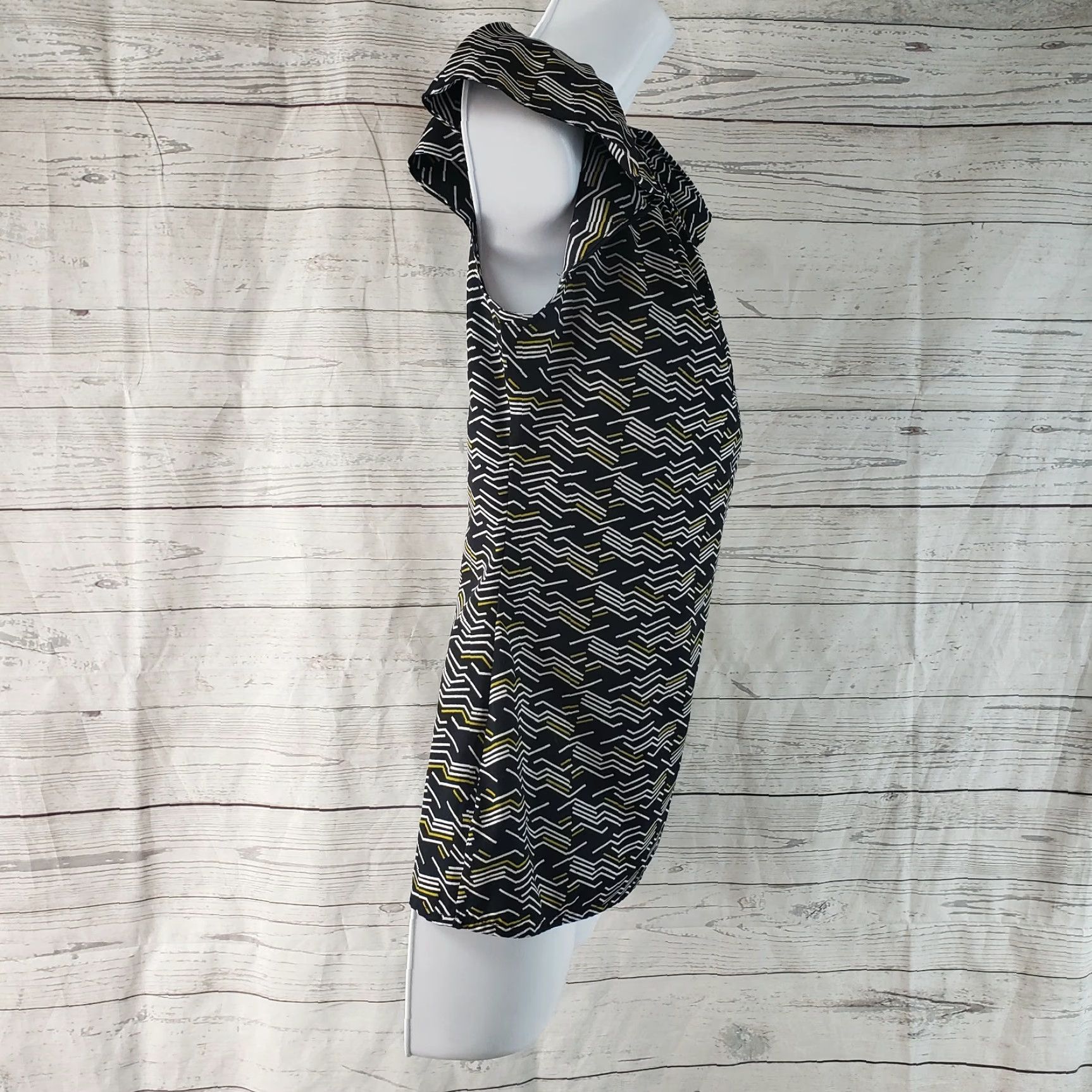 Banana Republic Banana Republic Womens Blouse Sz P2XS Black White Cap Sleeve Shirt Petite Womens Geometric Pattern 100% Polyester Cap Sleeve Round Neck Vintage: No Size XXS / US 00 / IT 34 - 2 Thumbnail