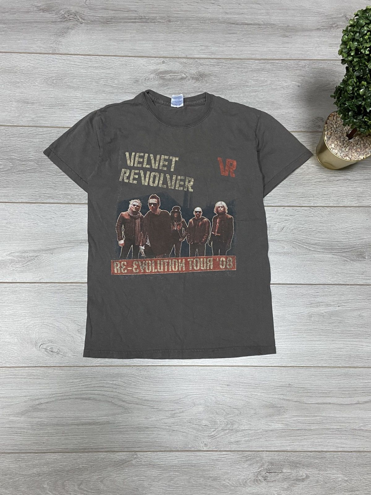 Band Tees 08 Revolution tour Velvet Revolver vintage t-shirt Size US S / EU 44-46 / 1 - 1 Thumbnail
