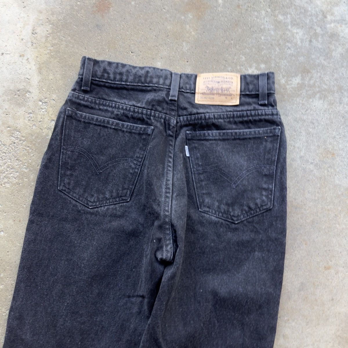 Levi's VINTAGE 90s LEVI'S 313 WOMEN'S SLIM TAPERED DENIM JEANS Size 26" / US 2 / IT 38 - 6 Thumbnail