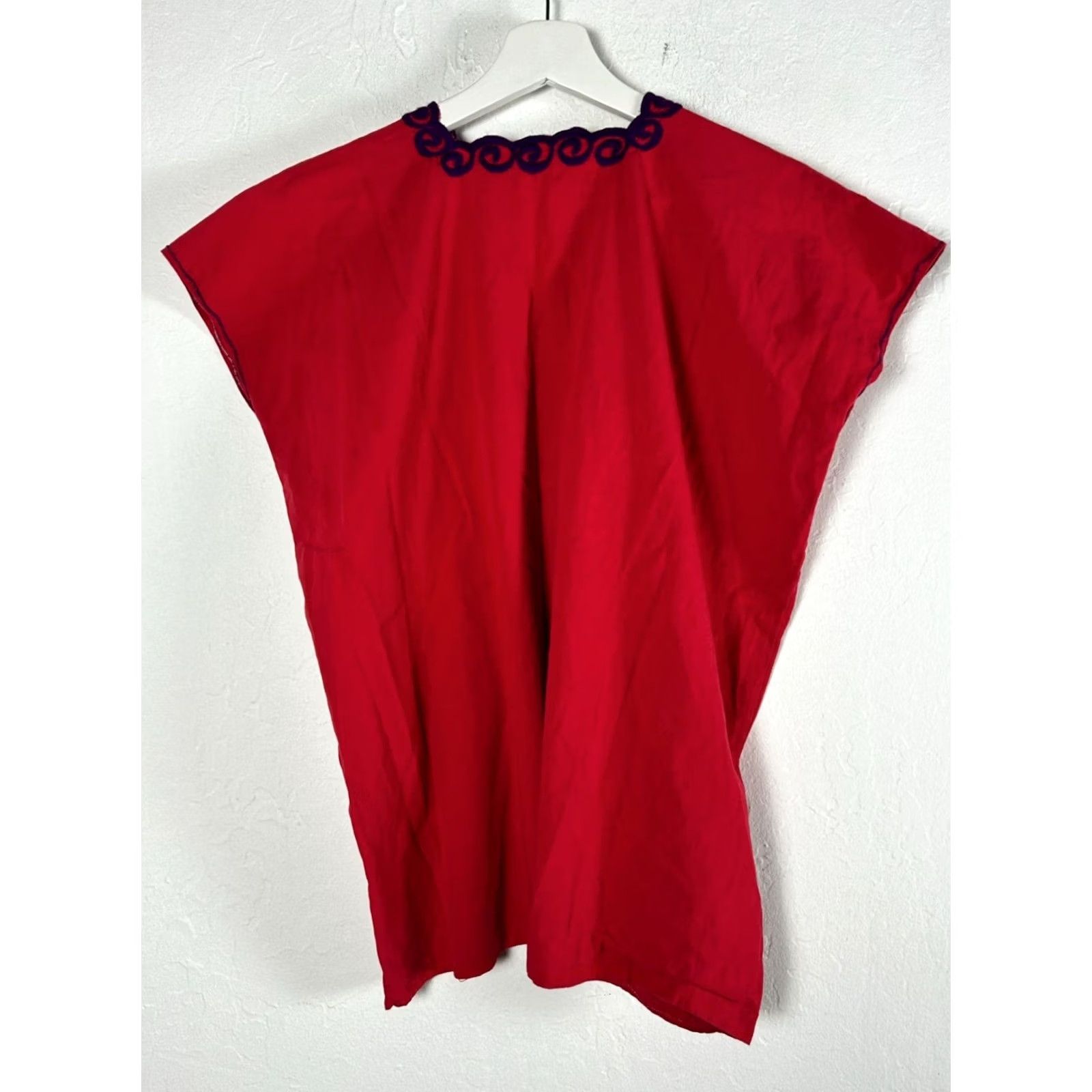 Vintage VINTAGE Mexican Womens Top Medium Red V-Neck Cap Sleeve Boho Embroidered Blouse Size M / US 6-8 / IT 42-44 - 3 Thumbnail