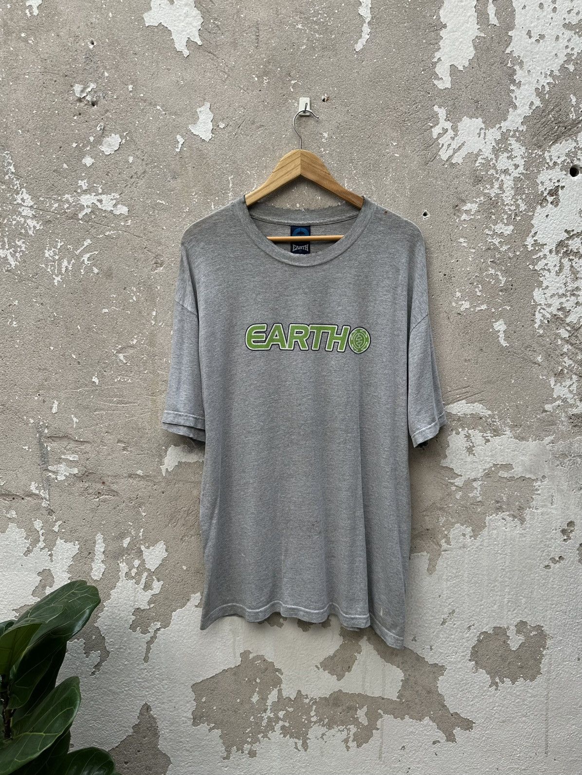 Vintage Vintage 90's Earth Skateboard Distressed XL Tees Size US XL / EU 56 / 4 - 1 Thumbnail