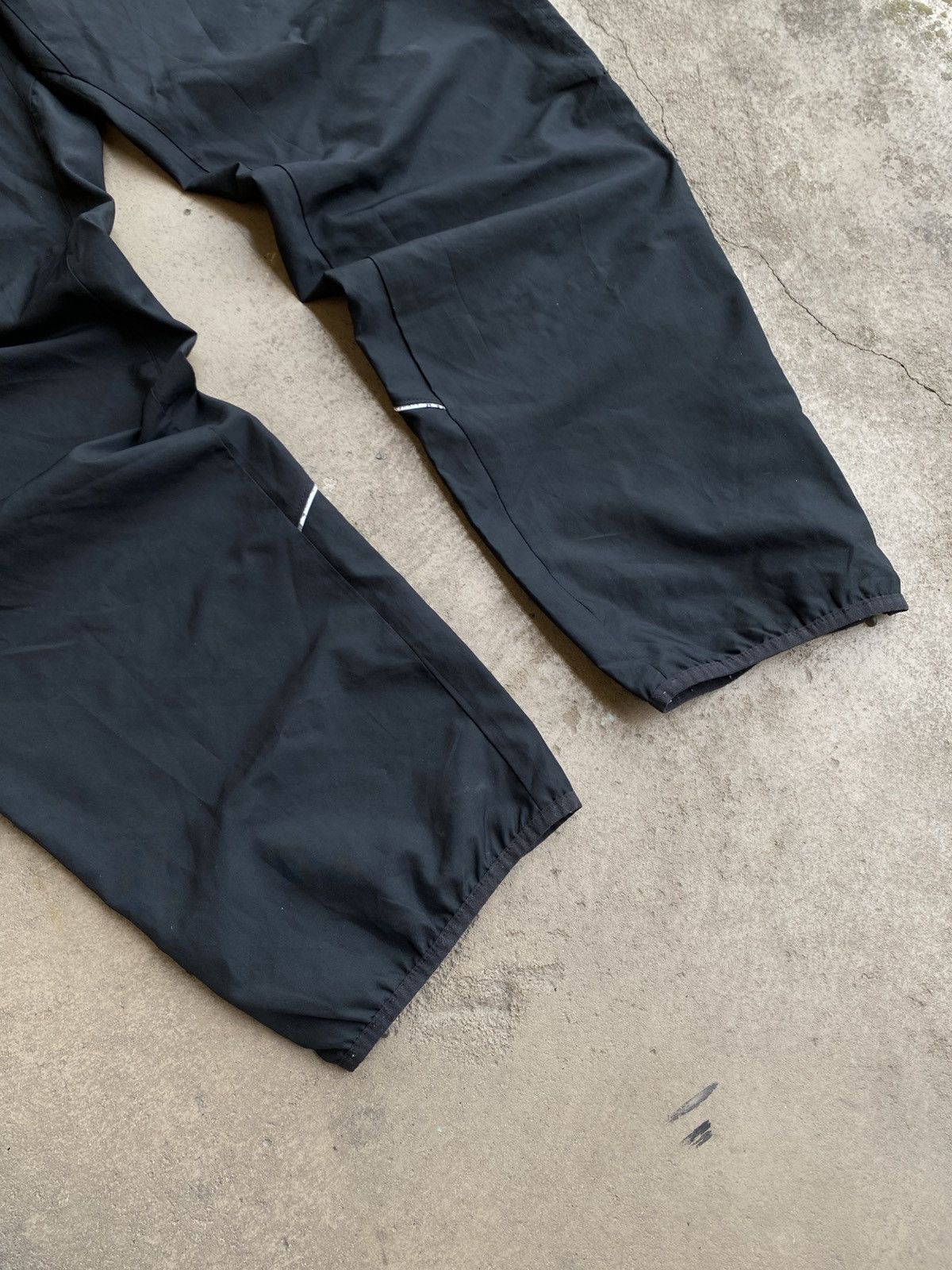 Nike Vintage silver tag Nike nylon sweatpants uk drill baggy Size US 34 / EU 50 - 3 Thumbnail