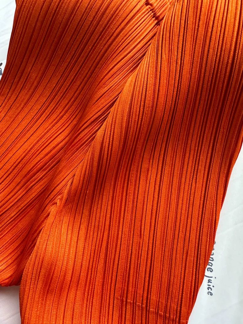 Issey Miyake Issey Miyake size:2 Red pleated trousers Size 31" - 8 Thumbnail