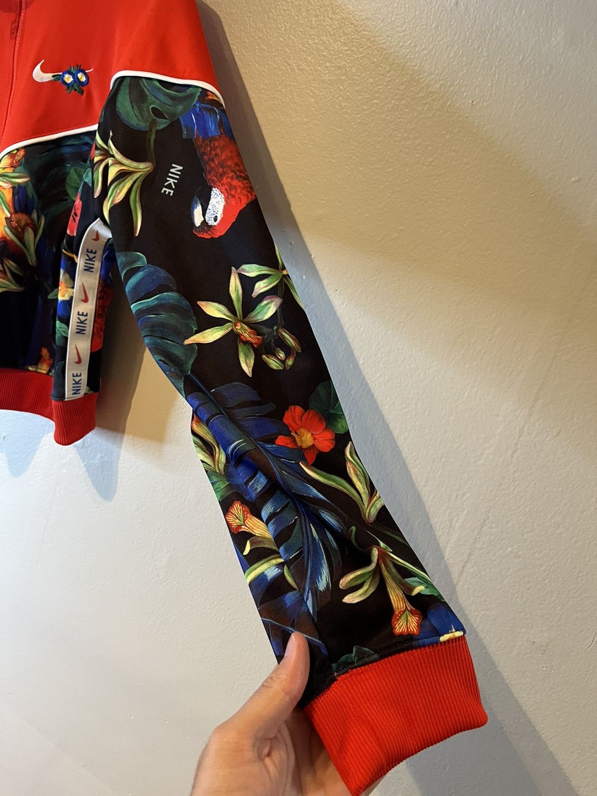 Nike Nike Hyper femme Tropical Track Jacket Women's Size Medium Size M / US 6-8 / IT 42-44 - 4 Thumbnail