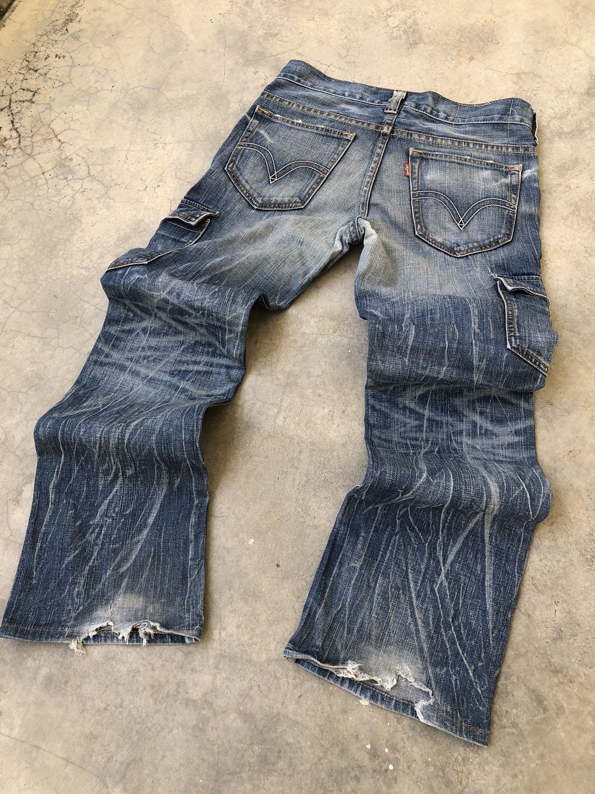 Le Grande Bleu (L.G.B.) Levis JAPAN With Side Pocket Flare Distressed Denim Size US 32 / EU 48 - 2 Thumbnail