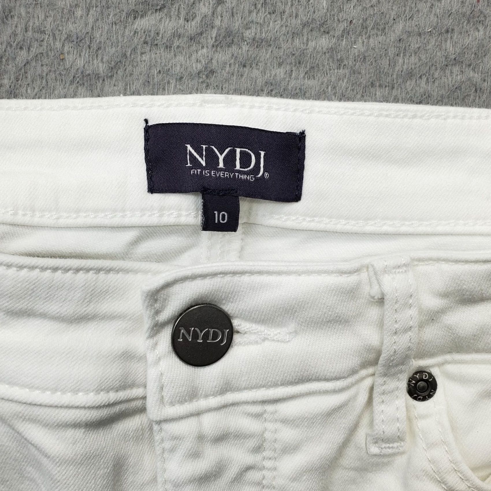 NYDJ NYDJ Chino Shorts Womens 10 White Denim Regular 5-Pocket Design Frayed Hem Size 32" / US 10 / IT 46 - 7 Thumbnail