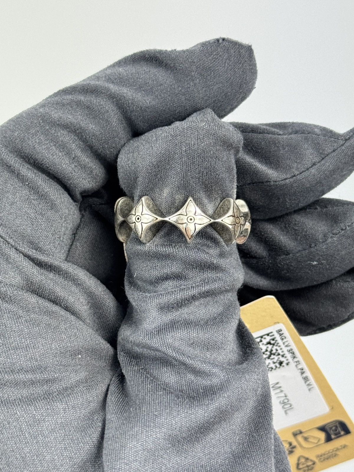 Louis Vuitton LV SPIKEY FLOWER SILVER RING SIZE L Size ONE SIZE - 5 Thumbnail