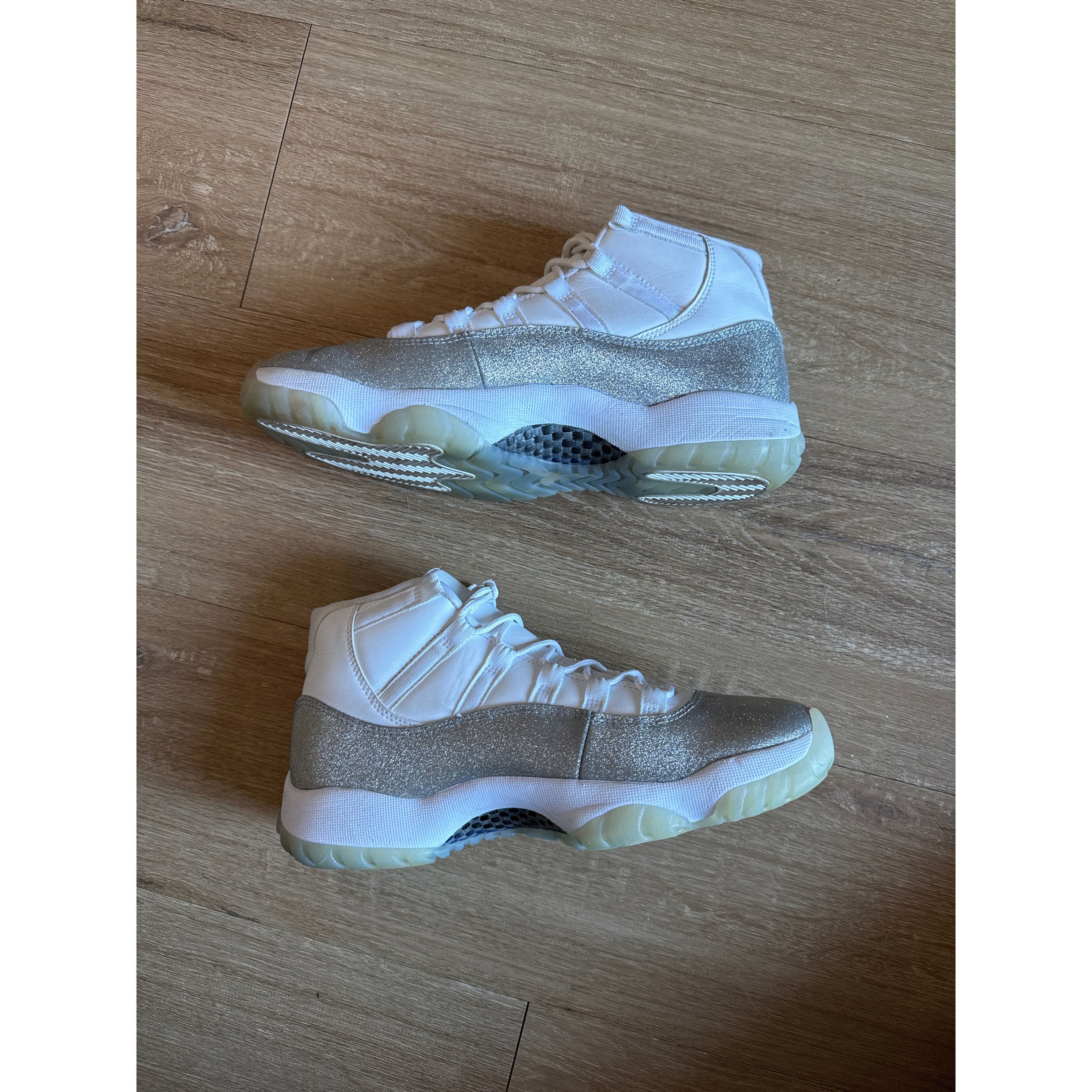 Jordan Brand Jordan Retro 11 Women’s White Metallic Silver Vast Grey Size US 9.5 / IT 39.5 - 3 Thumbnail