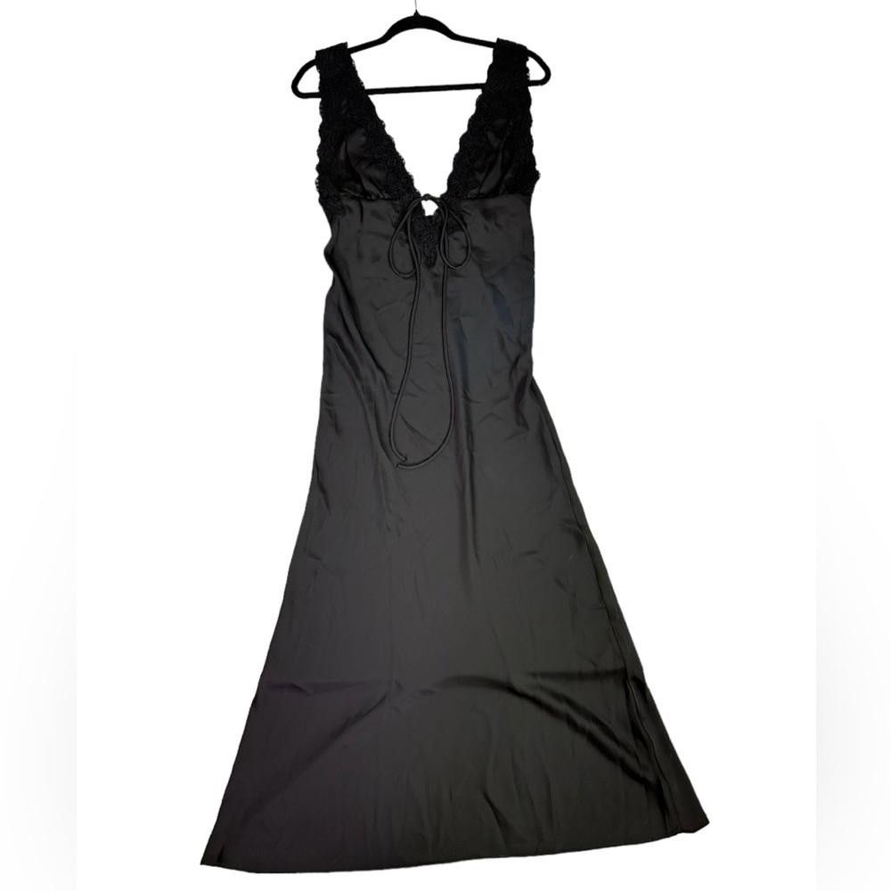 REVOLVE Rumored l NWT Venice Maxi Satin Lace Dress Small Size S / US 4 / IT 40 - 4 Thumbnail