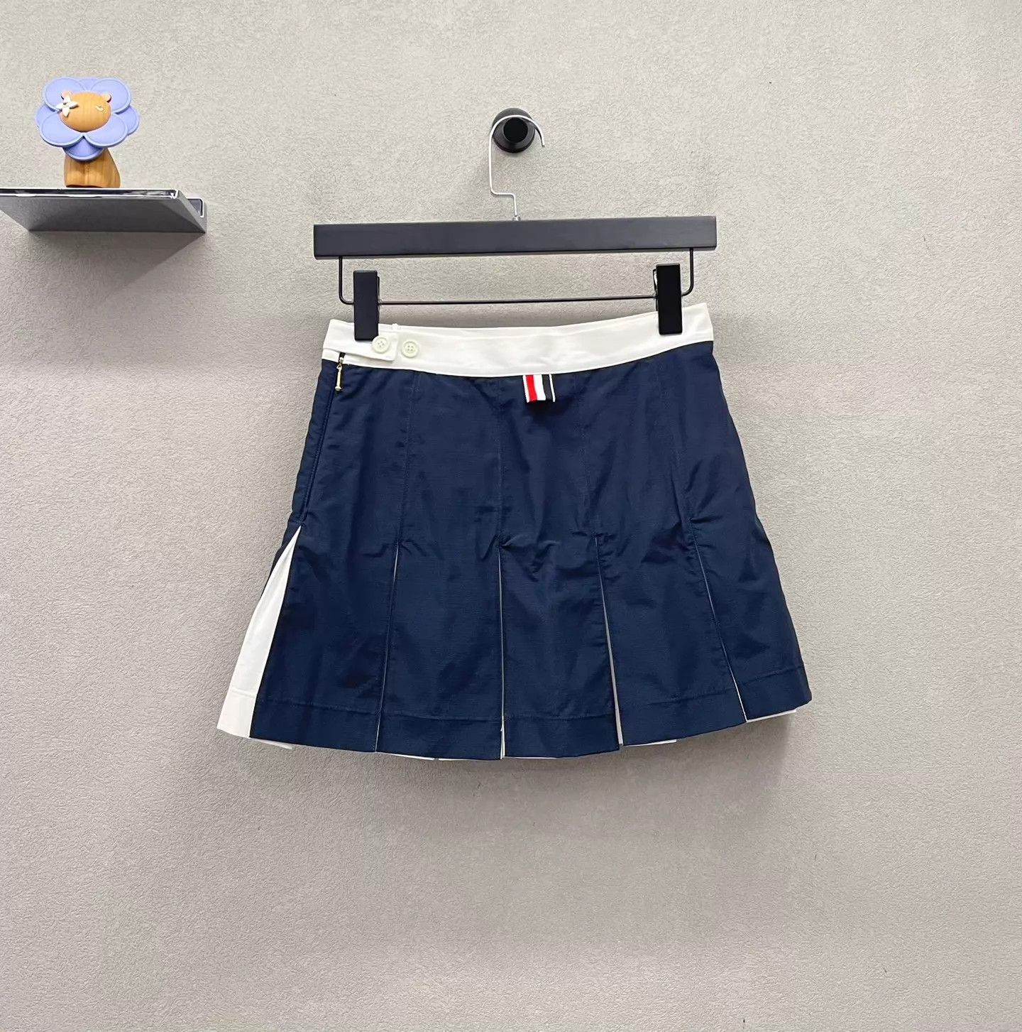 Thom Browne THOM BROWNE Preppy Button Mini Skirt Size 36 Size 25" / US 0 / IT 36 - 2 Thumbnail