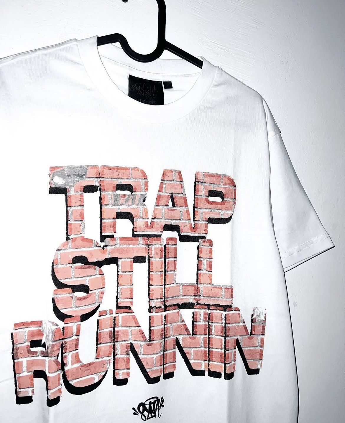 Syna World Syna World Trap Still Runnin Tee Size US S / EU 44-46 / 1 - 3 Thumbnail