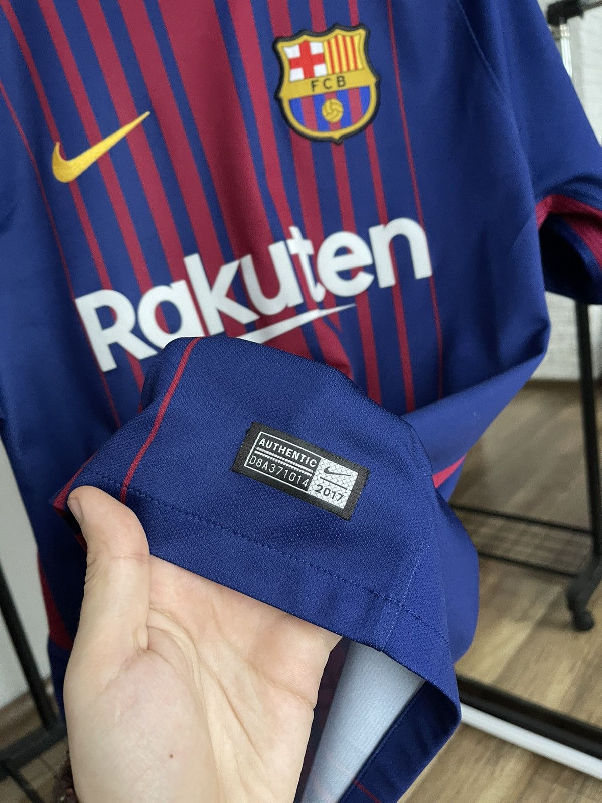 Nike 2017/2018 Nike FC Barcelona Messi Soccer Jersey T-Shirt Size US M / EU 48-50 / 2 - 13 Thumbnail