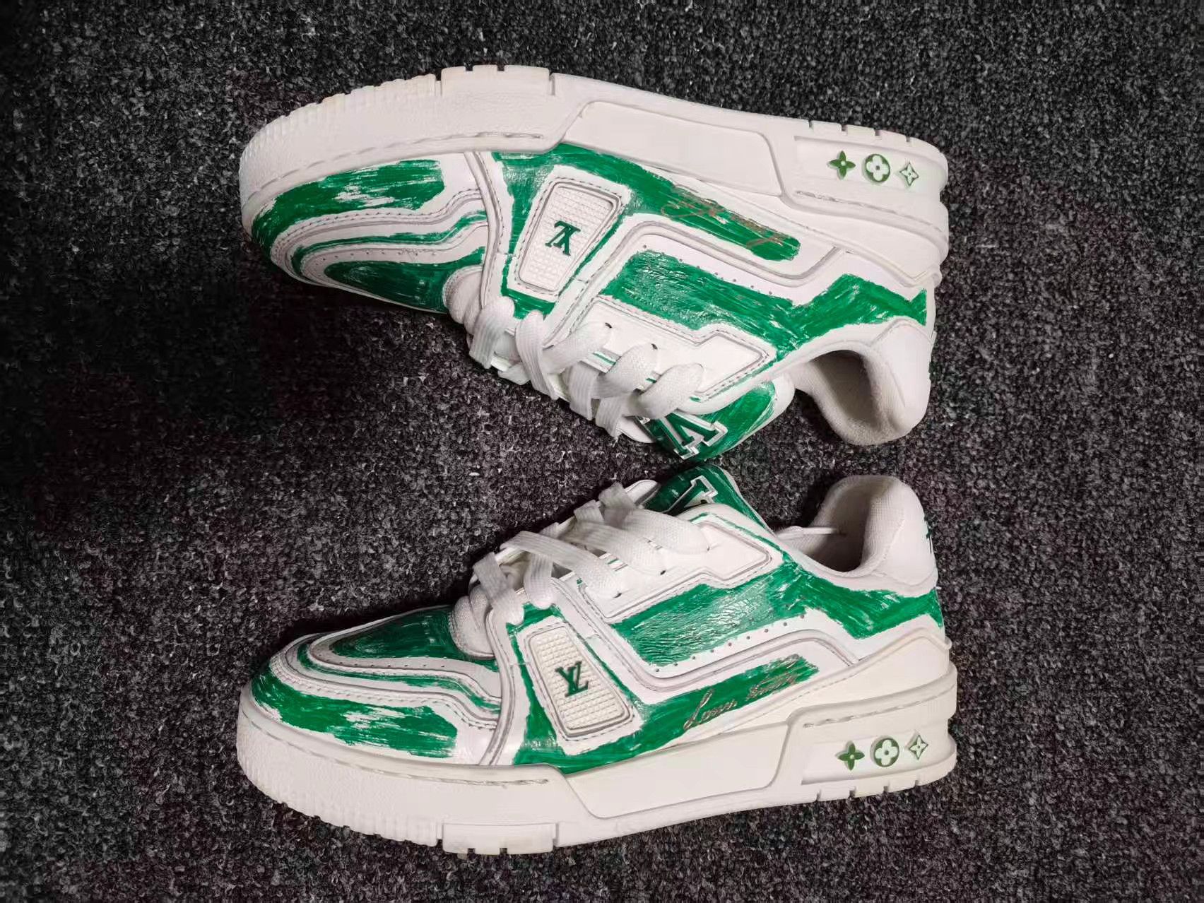 Louis Vuitton LV Trainer Hand-Painted Graffiti Low-Top Sneakers K13 Size US 6 / IT 36 - 3 Thumbnail