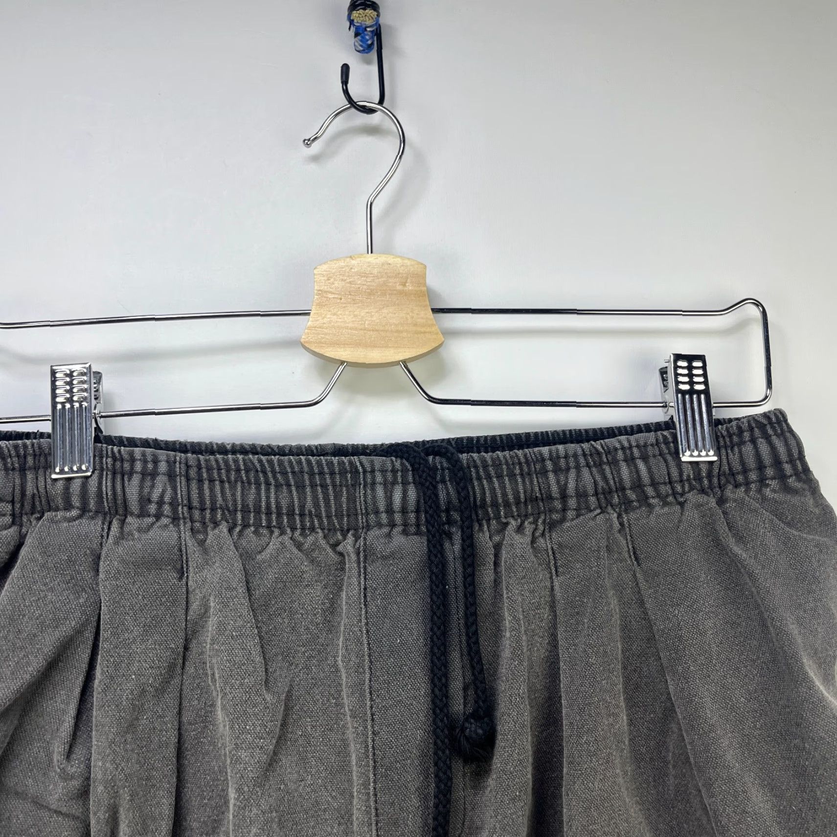 Mossimo VINTAGE Mossimo Shorts Mens Chino Solid Black 90s Sun faded M Black Mens Size US 31 - 3 Thumbnail