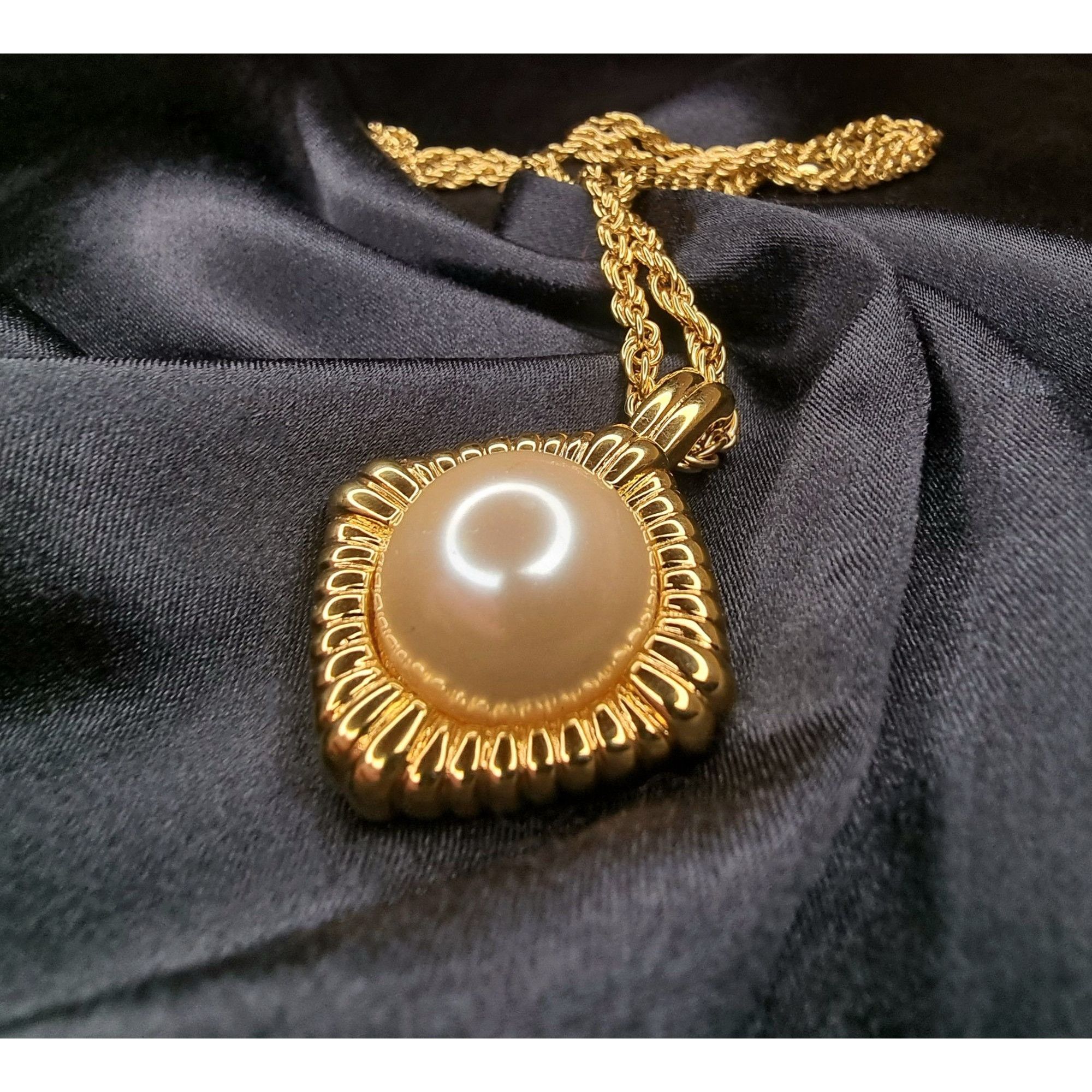 Kenneth Jay Lane Vintage KJL Gold-Tone Chain Necklace W/ Faux Pearl Pendant S Size ONE SIZE - 2 Thumbnail