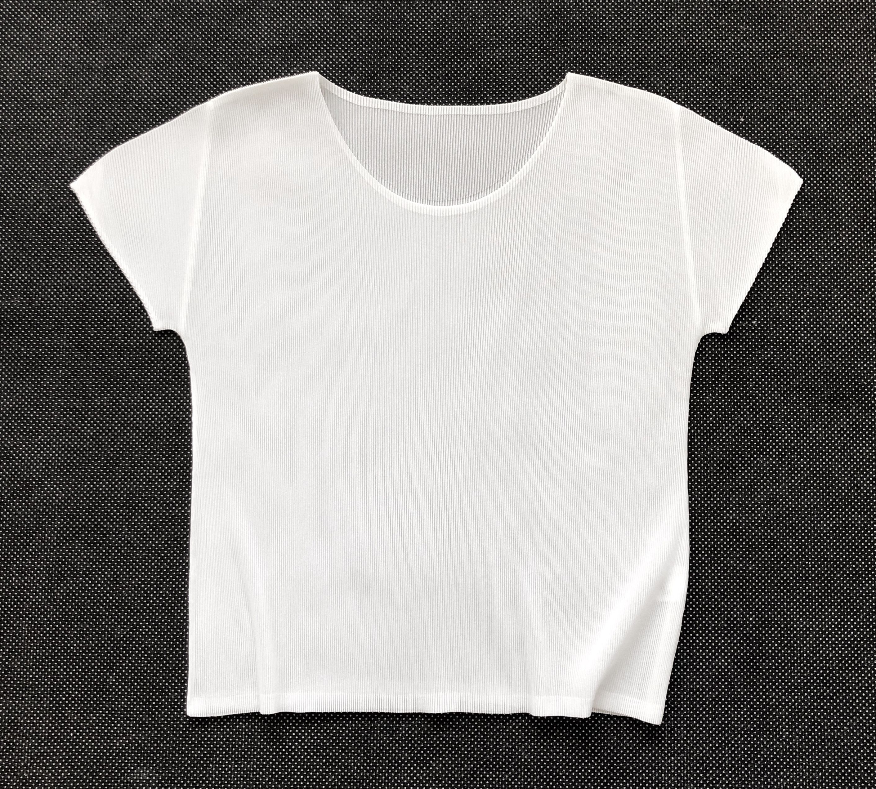 Pleats Please Issey Miyake SS2010 PLEATS PLEASE TOP BELLY CROP WHITE Size S / US 4 / IT 40 - 1 Thumbnail
