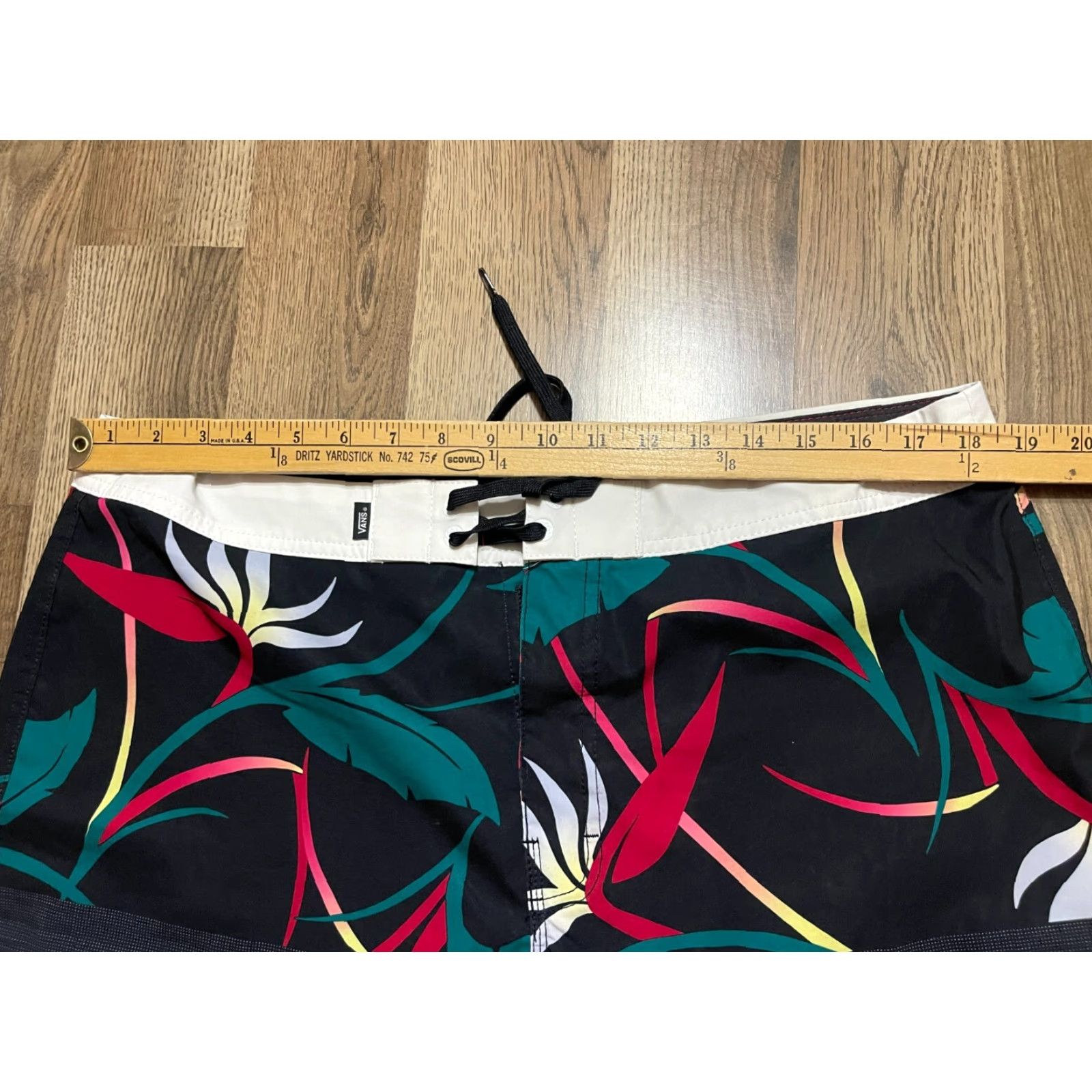 Vans VANS Shorts Men's 36 Black White Swim Trunks Drawstring Trunks Colorful Floral Pattern Multicolor 36 Mens Size US 36 / EU 52 - 7 Thumbnail
