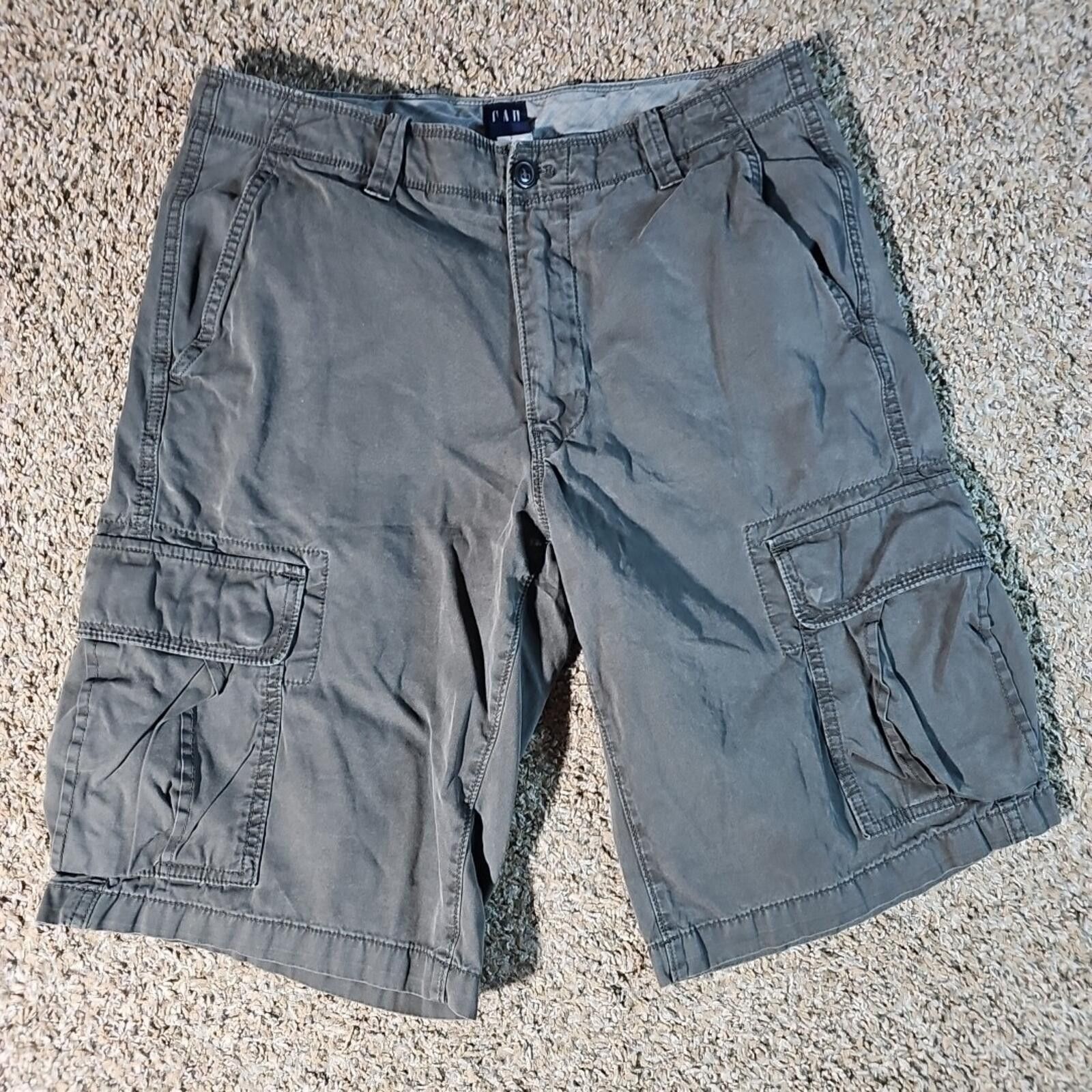 Gap GAP 29 Gray Cargo Shorts Size US 29 - 1 Thumbnail