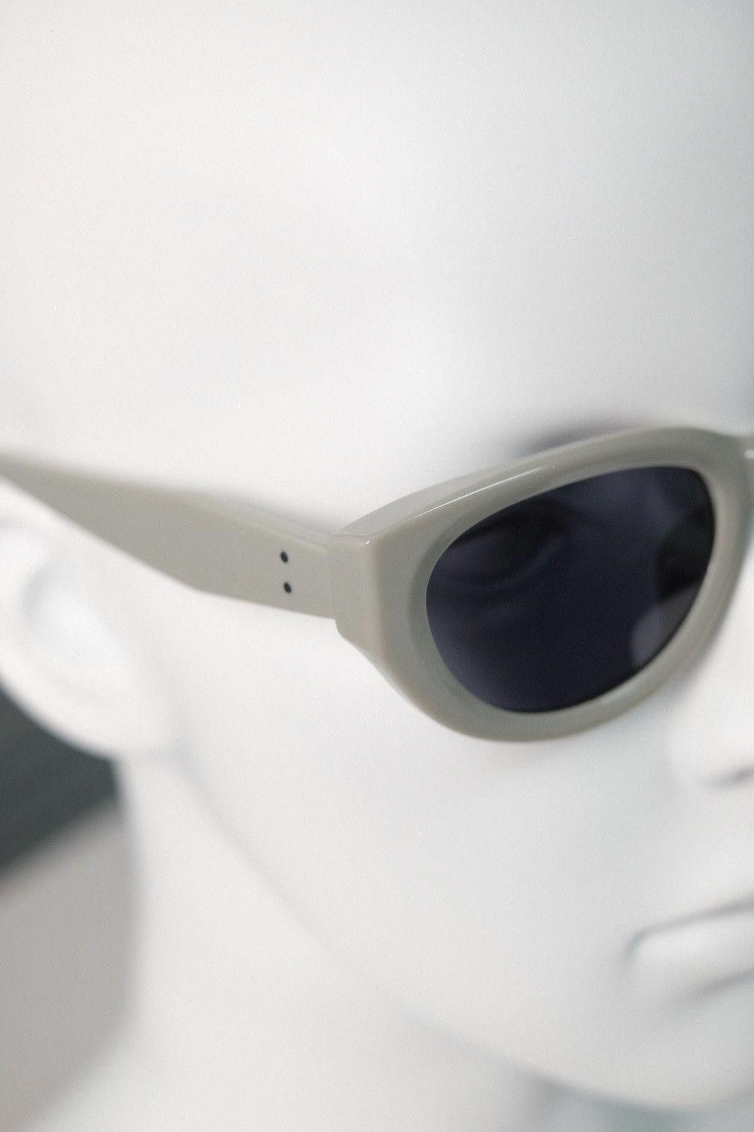 Japanese Brand Vtg Vintage Y2k Avant Garde Cat Eye Gray Sunglasses Unisex Size ONE SIZE - 4 Thumbnail