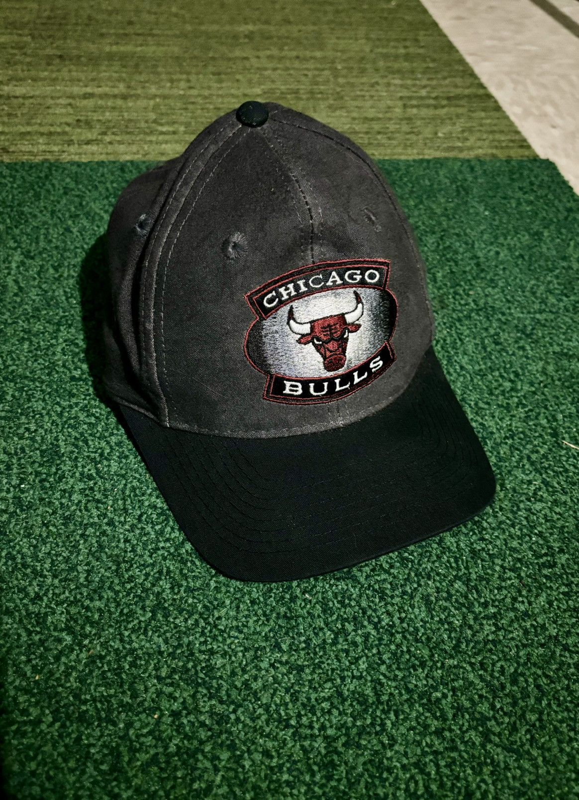 Logo 7 × NBA × Vintage Vintage Logo 7 NBA Chicago Bulls Strapback Size ONE SIZE - 1 Thumbnail