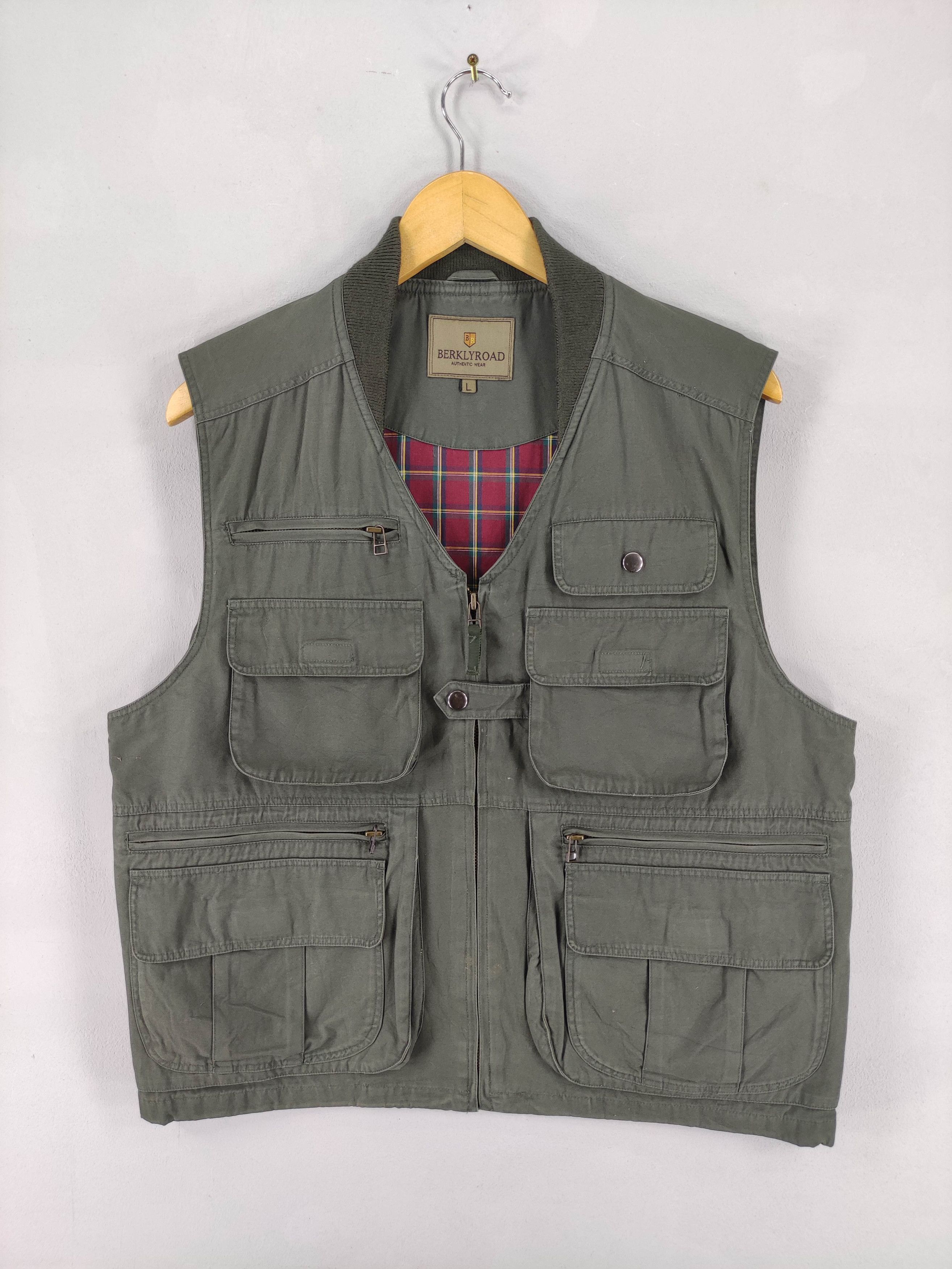 Vintage Vintage Berklyroad Vest Outdoor Tactical Poket Zipper Size US L / EU 52-54 / 3 - 1 Thumbnail