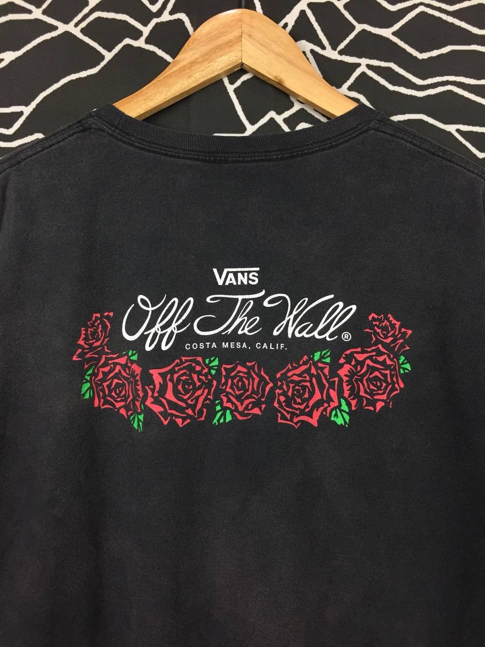 Vans Sunfaded Vans Off The Wall Roses Graphic Tee Size US L / EU 52-54 / 3 - 3 Thumbnail