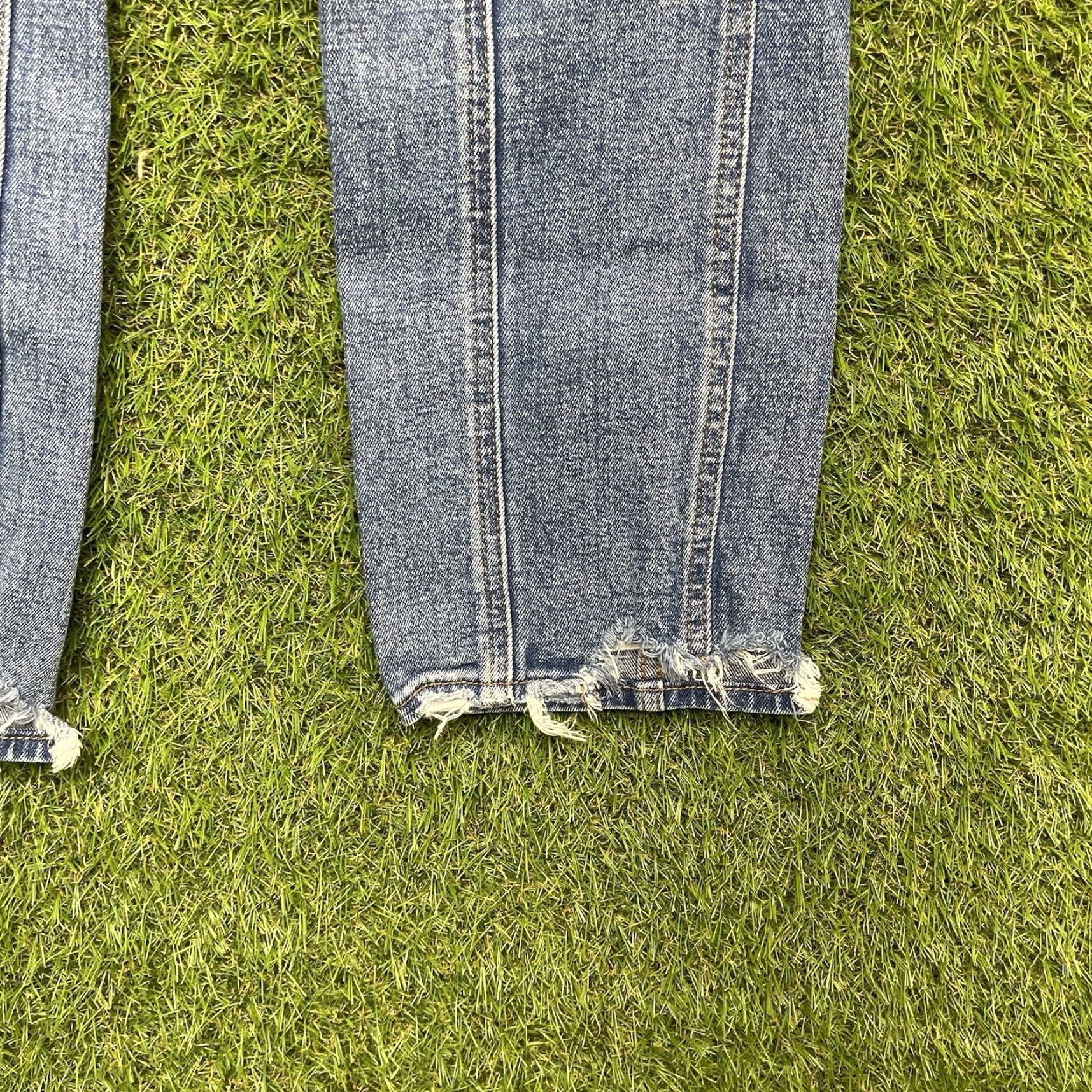 Abercrombie & Fitch Abercrombie & Fitch Jeans Womens 26 Regular 90s Straight Ultra High Rise Mom Belted Blue Denim Size 26" / US 2 / IT 38 - 3 Thumbnail