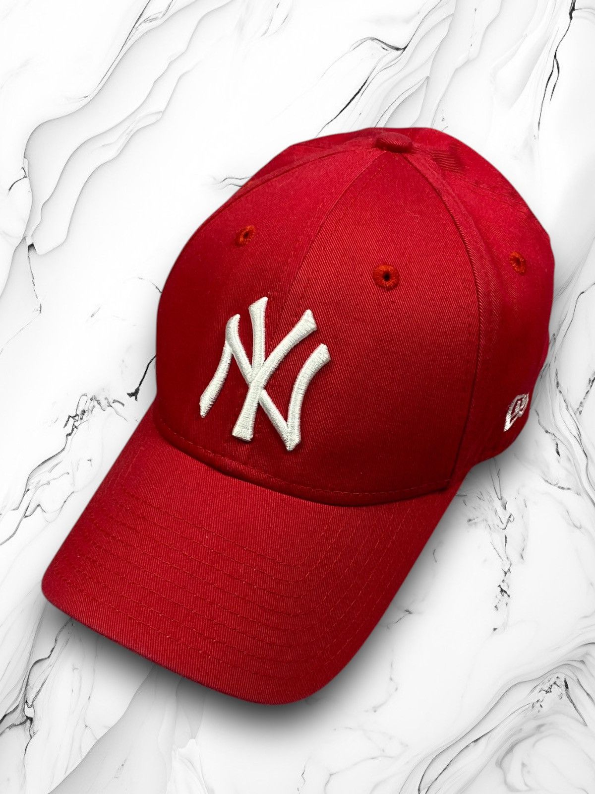 MLB × Vintage New York Yankees Embroidered Logo Cap Size ONE SIZE - 1 Thumbnail