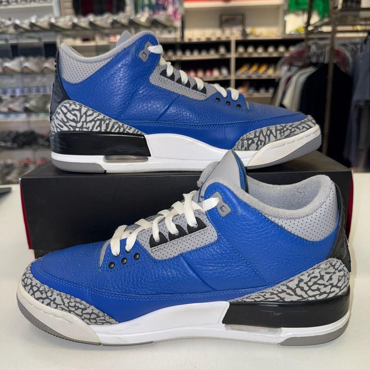 Jordan Brand × Nike Size 10 - Jordan 3 Retro Varsity Royal 2020 Size US 10 / EU 43 - 2 Thumbnail