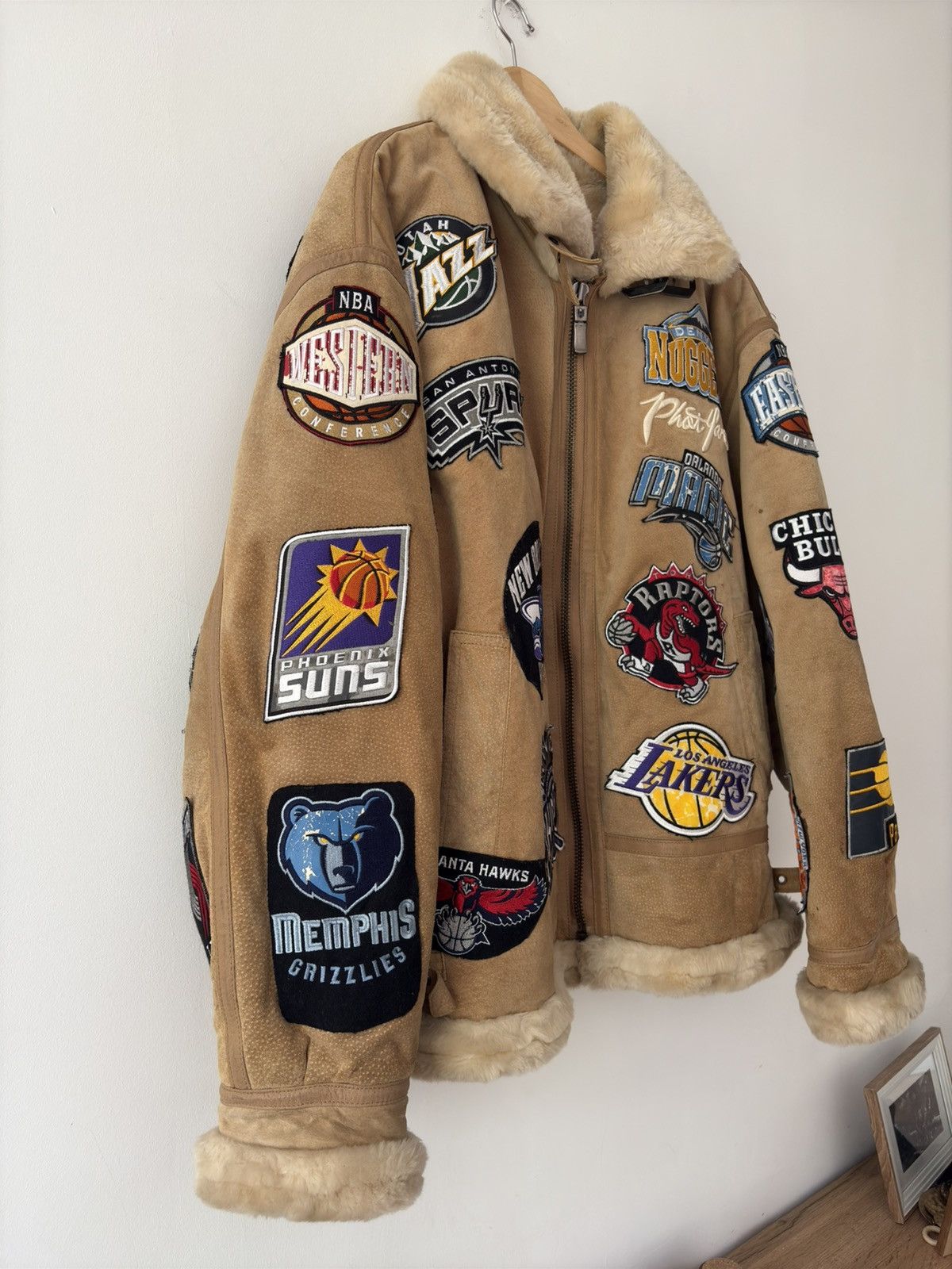 JH Design × Jeff Hamilton × NBA Rare Jeff Hamilton x Phat Farm NBA Leather Jacket – All Team Size US XXL / EU 58 / 5 - 4 Thumbnail