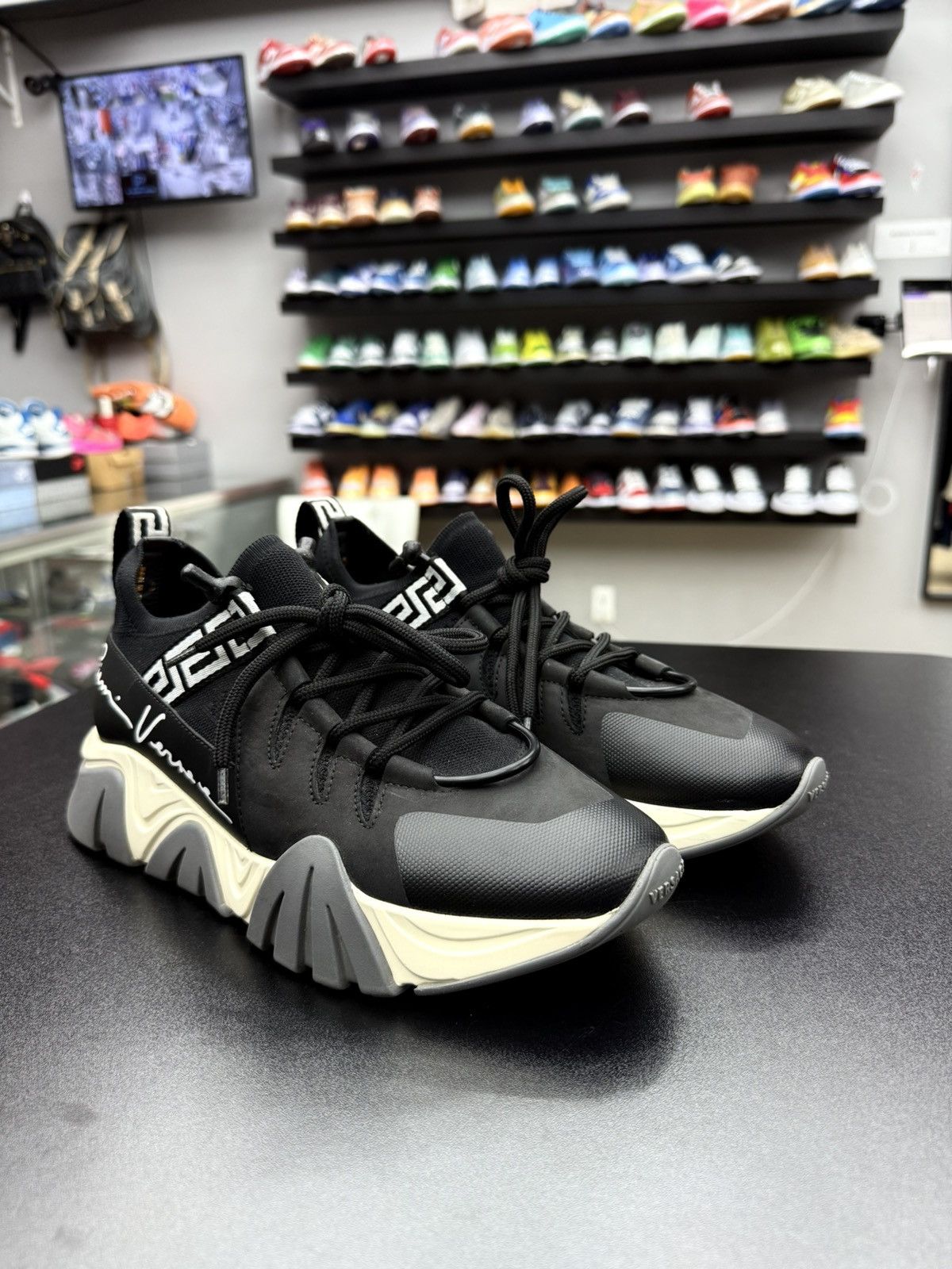 Versace Versace Squalo Black Signature Trainer Shoes Size 40 / 7 US Size US 7 / EU 40 - 3 Thumbnail