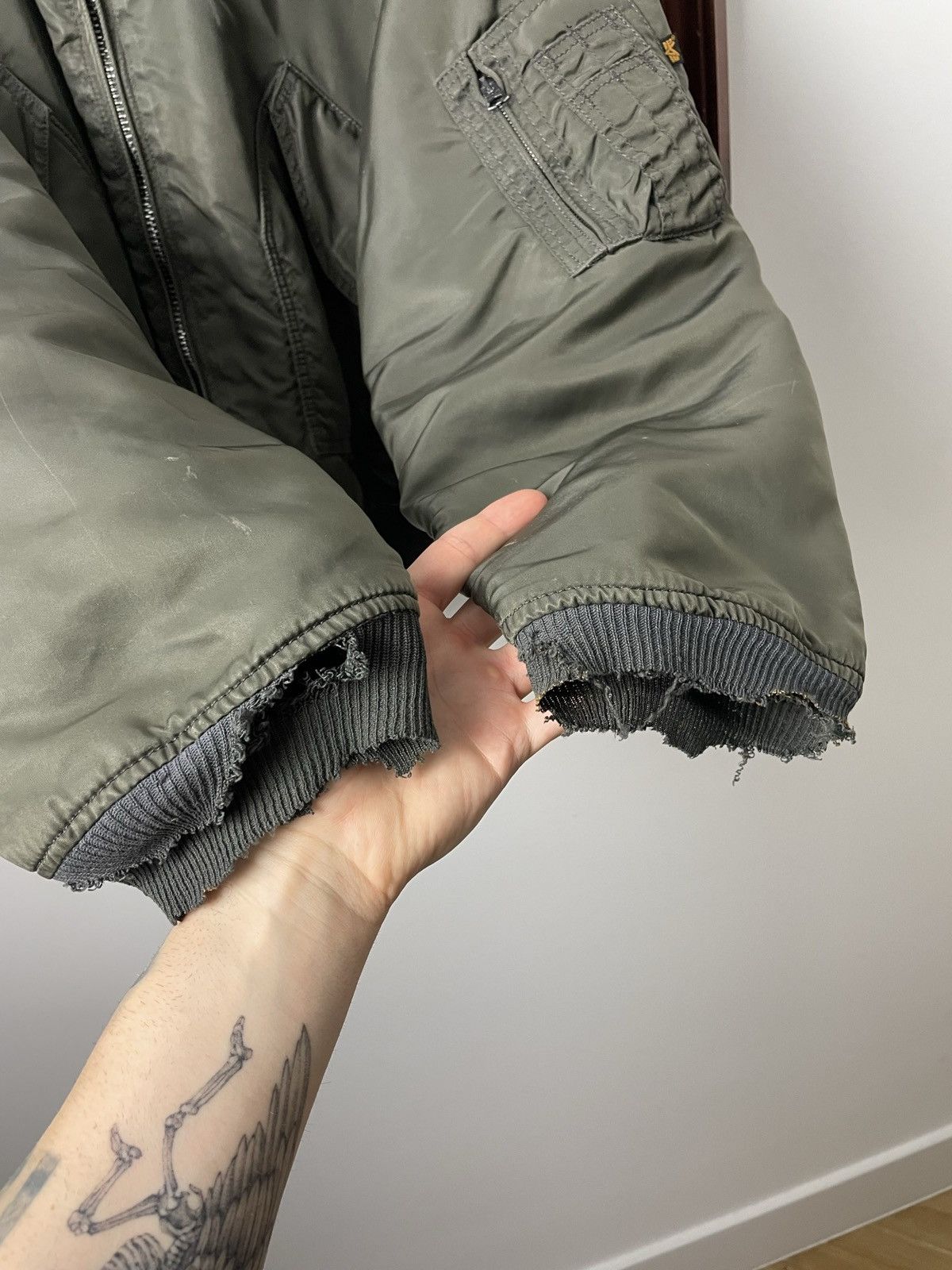 Alpha Industries Alpha Industries Vintage Made In USA Trashed Bomber Jacket Size US XL / EU 56 / 4 - 7 Thumbnail