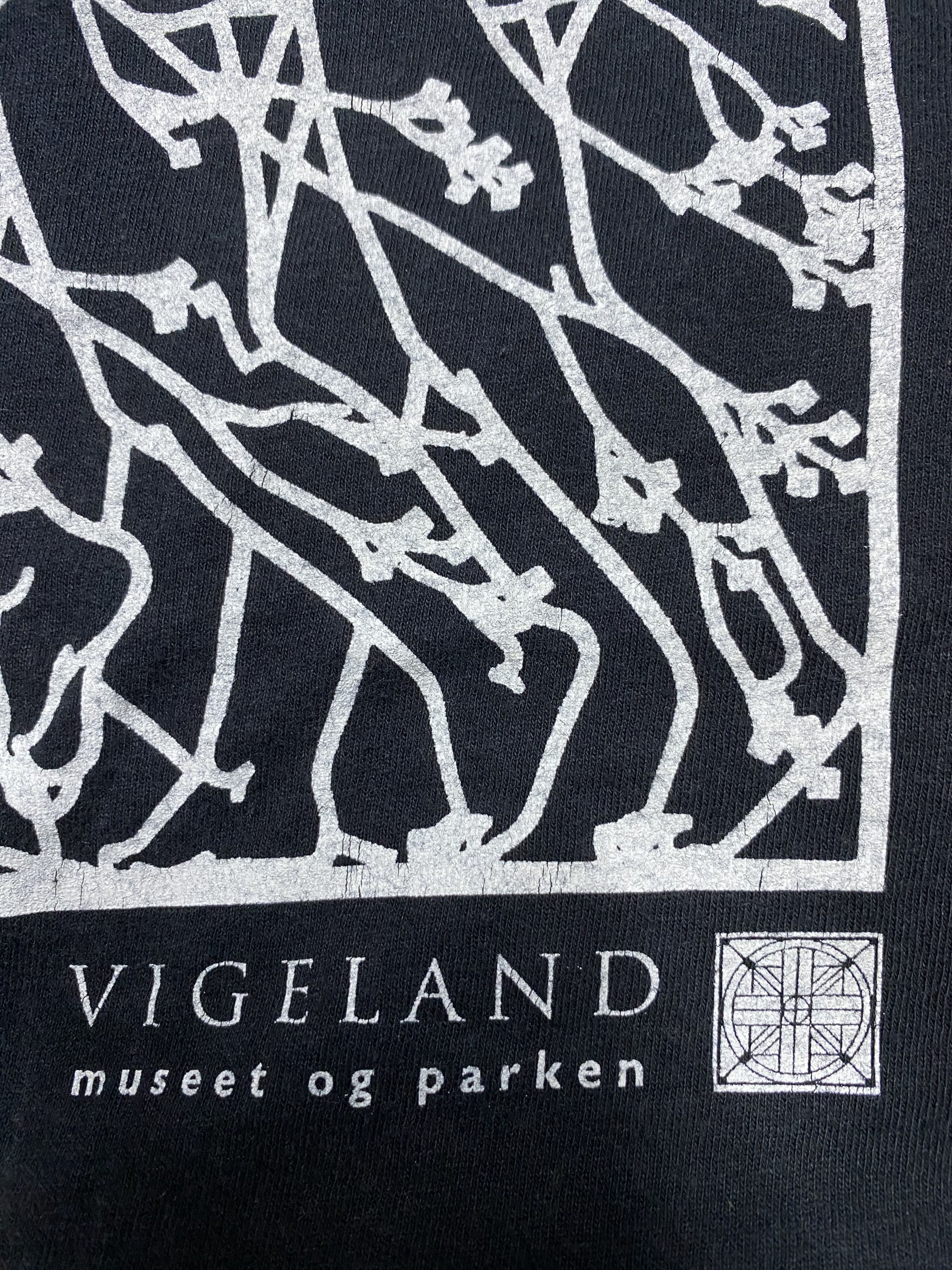 Vintage Vintage Art Bono 1999 3 Girls Vigeland Museet Parken Tshirt Size US M / EU 48-50 / 2 - 5 Thumbnail