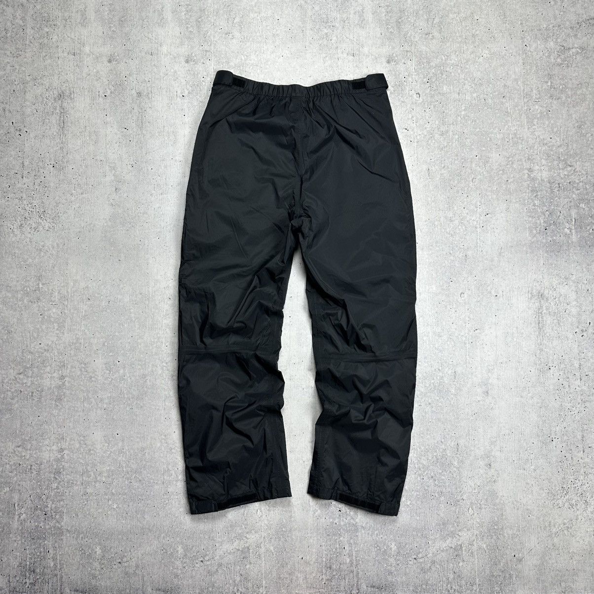 The North Face Vintage The North Face Hyvent Nylon Pants size XL Size US 36 / EU 52 - 12 Thumbnail
