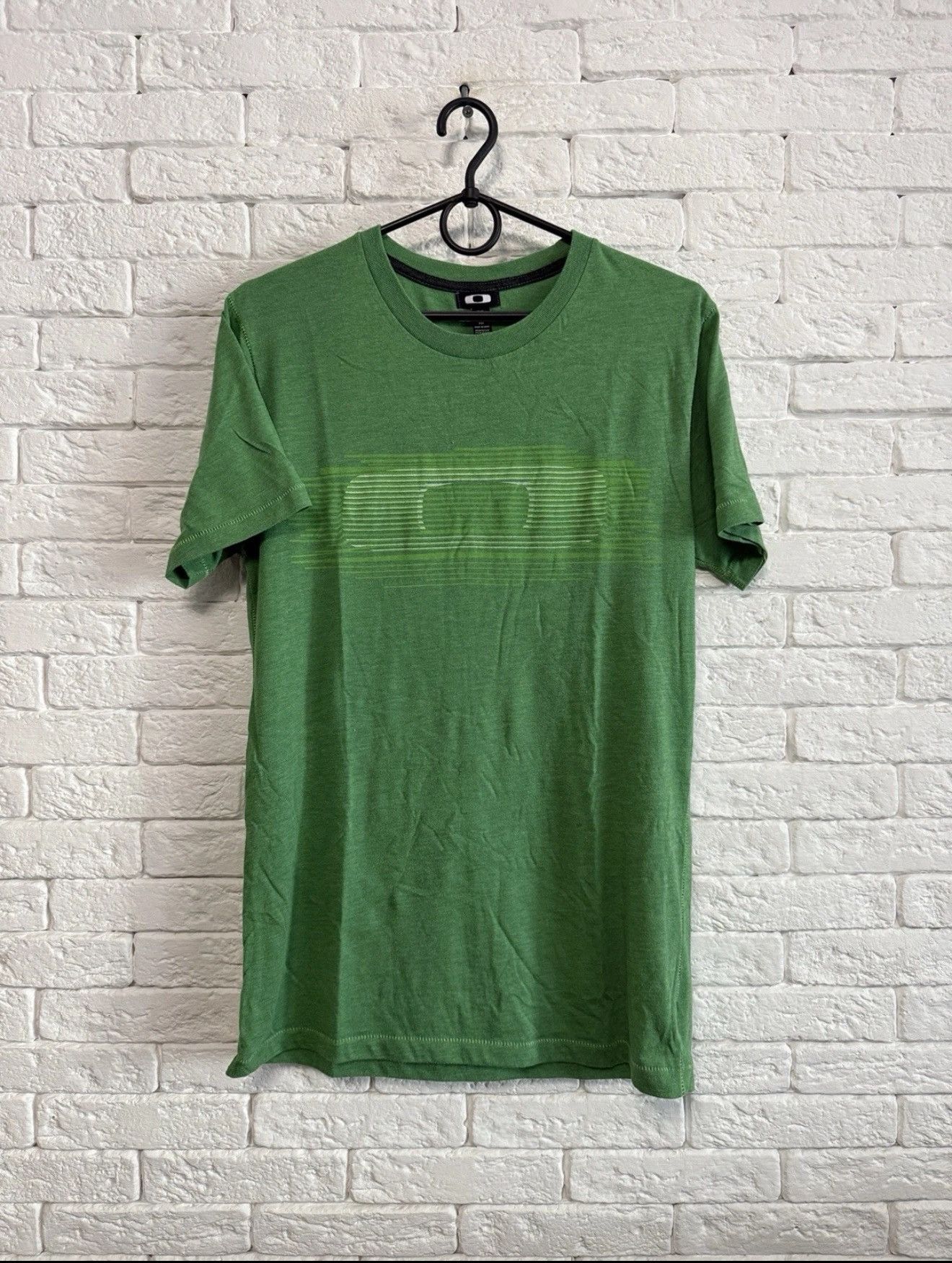 Oakley Oakley Huge Logo Tshirt Outdoor Gorpcore Tee Sz L Size US L / EU 52-54 / 3 - 1 Thumbnail