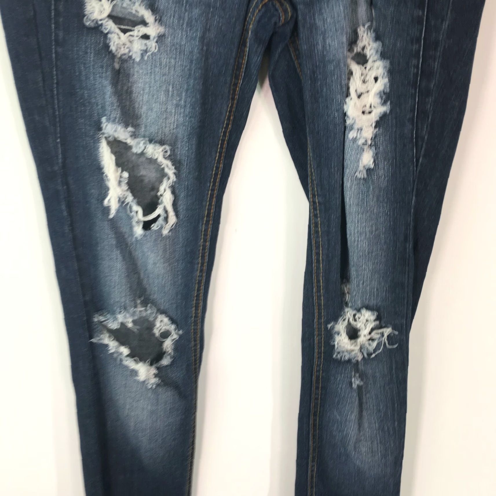 Forever 21 FOREVER 21 Womens Jeans Skinny Blue Denim Regular Mid Rise 25 32in Inseam Distressed Stretch Pockets Cotton Blend Size 42" / US 20 - 5 Thumbnail