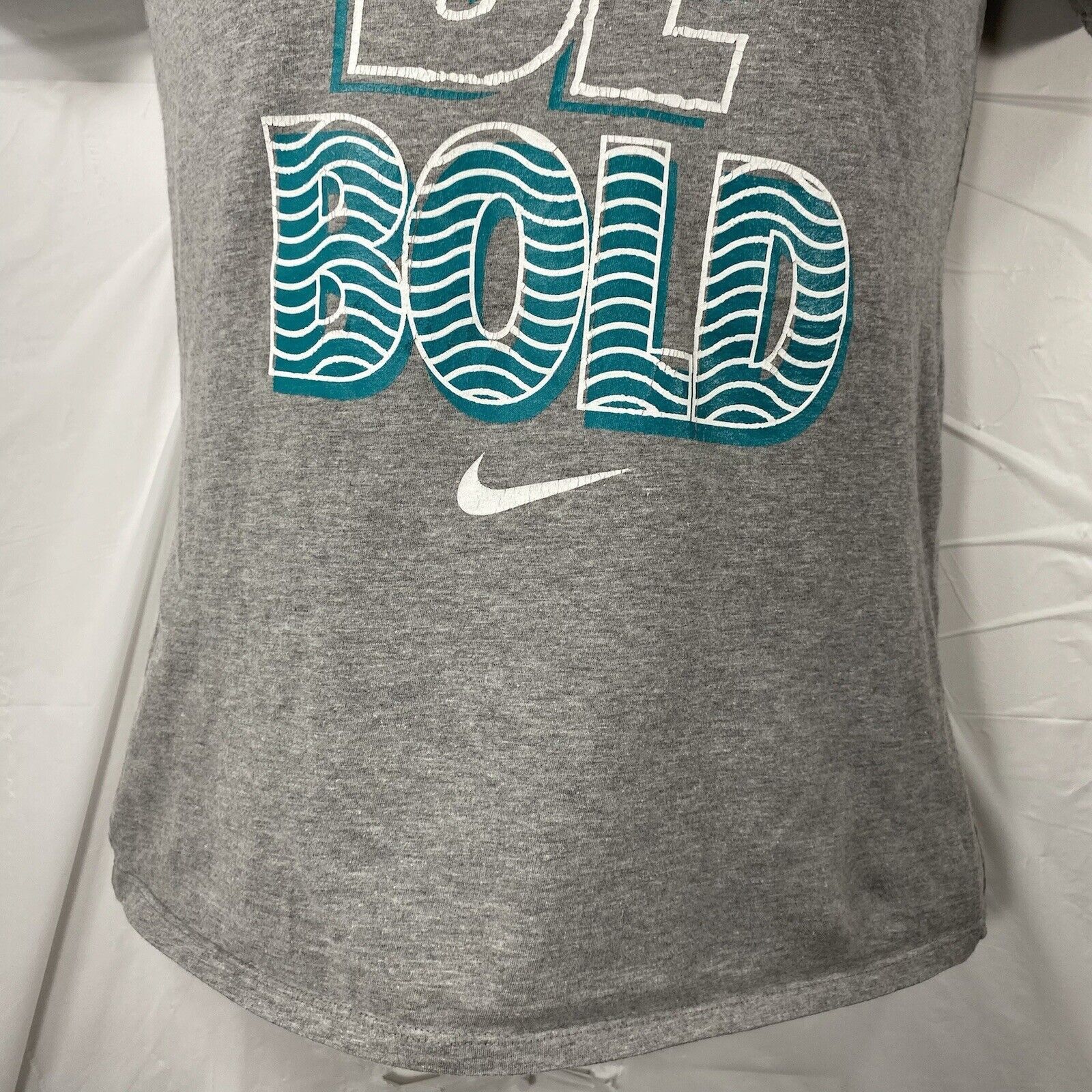 Nike Nike Small Athletic Cut "Be Bold" Gray Graphic T Shirt Size S / US 4 / IT 40 - 5 Thumbnail