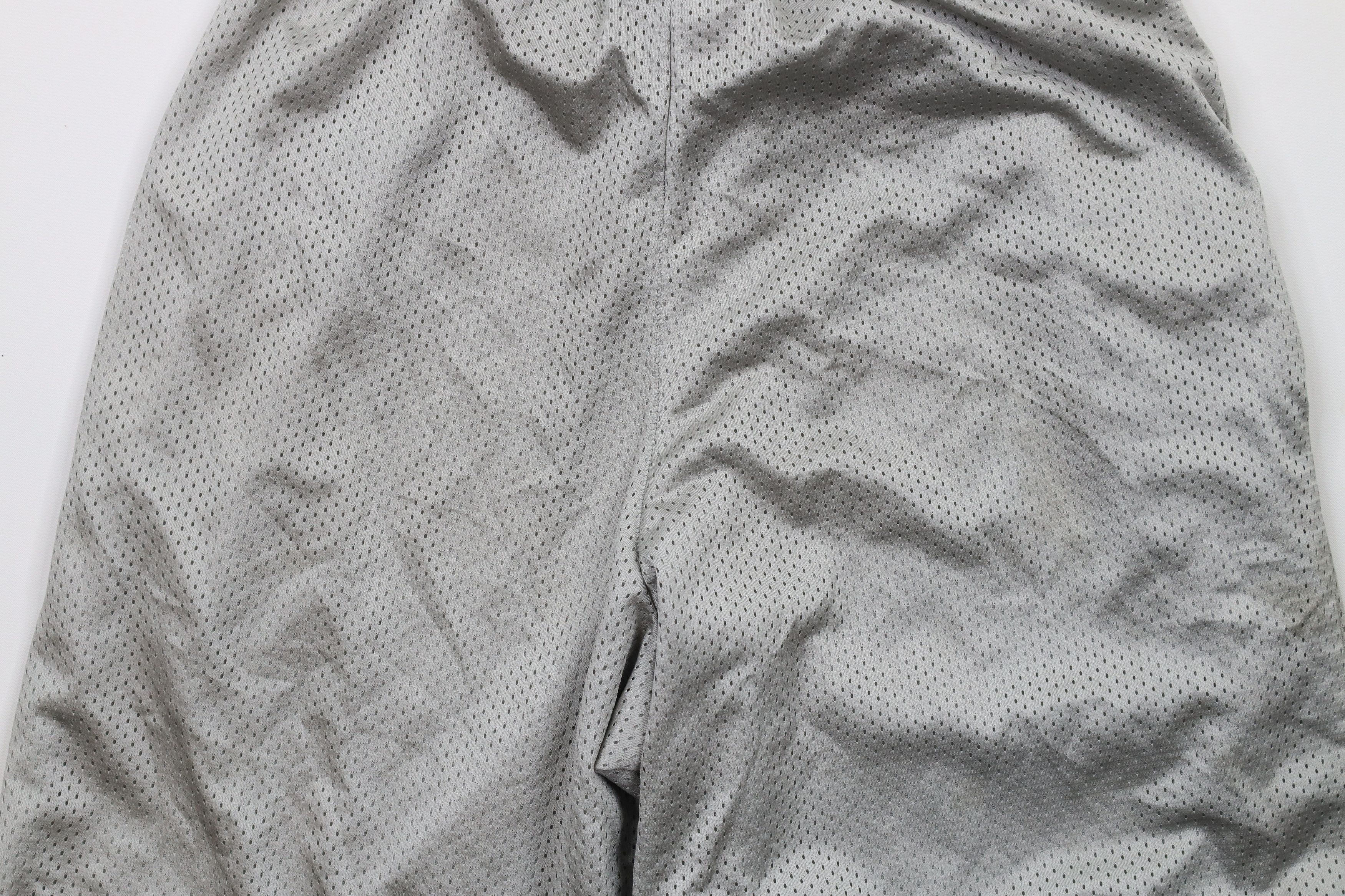 Champion × Vintage Vintage Champion Logo Above Knee Mesh Gym Shorts Silver Size US 30 / EU 46 - 10 Thumbnail