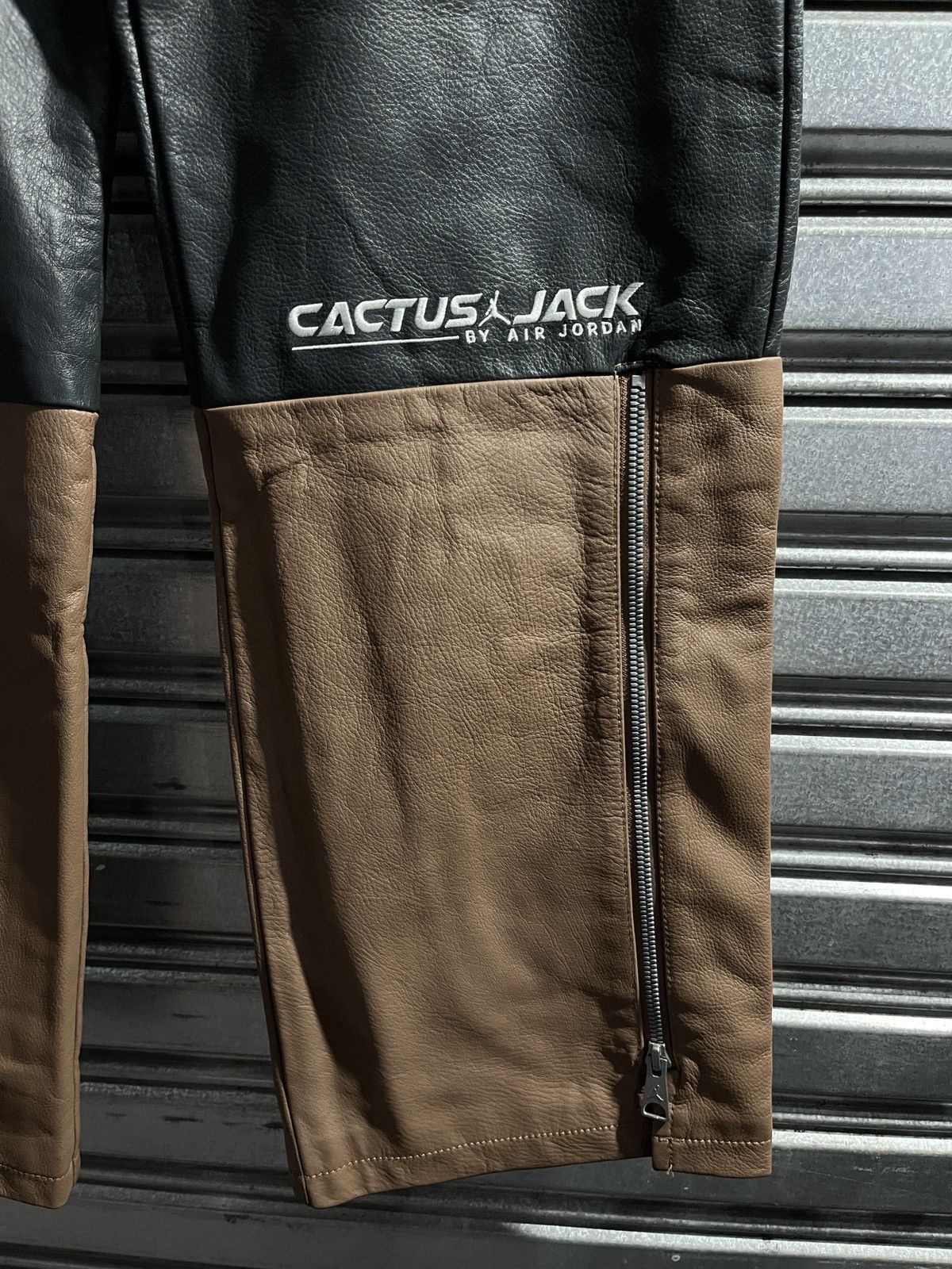 Jordan Brand × Travis Scott Jordan x Travis Scott (Cactus Jack) Leather Motorcycle Pants Size 30" / US 8 / IT 44 - 2 Thumbnail