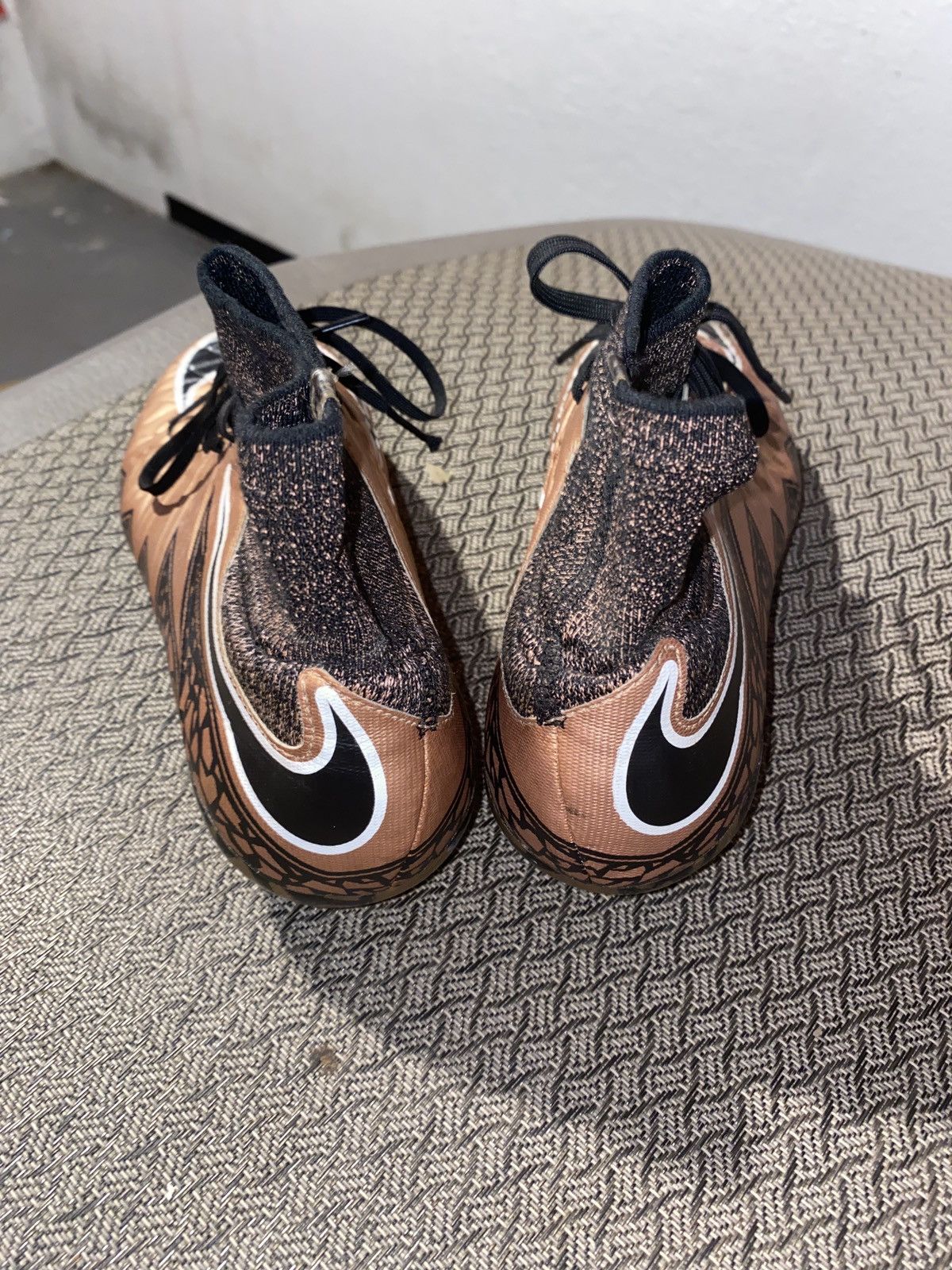 Nike SZ. 6YOUTH. NIKE HYPERVENOM SOCCER /field cleats 9/10 Size US 6 / EU 39 - 6 Thumbnail
