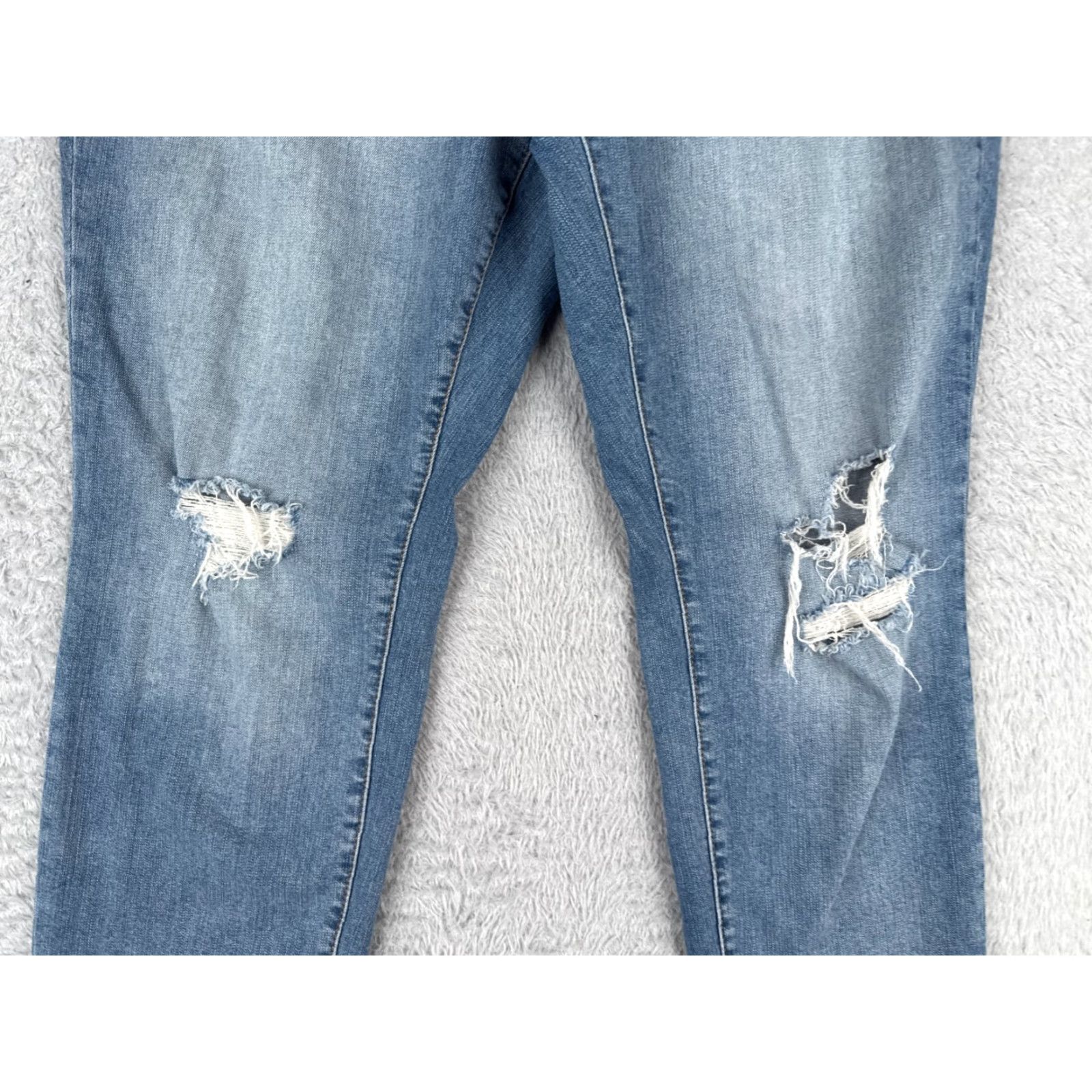 Torrid Torrid Jeans Women 16 Blue Denim Crop Straight Leg Distressed Cotton Blend 36x27 Jeans Adult Regular Blue Distressed 90s? Size 38" / US 16 / IT 52 - 3 Thumbnail