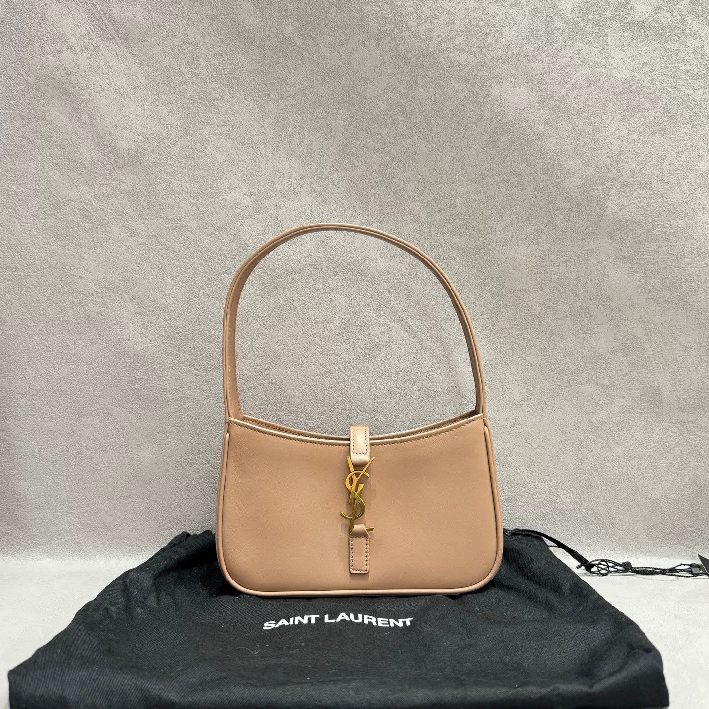 Saint Laurent Paris Pre-loved Bag Very good condition Size ONE SIZE - 1 Thumbnail