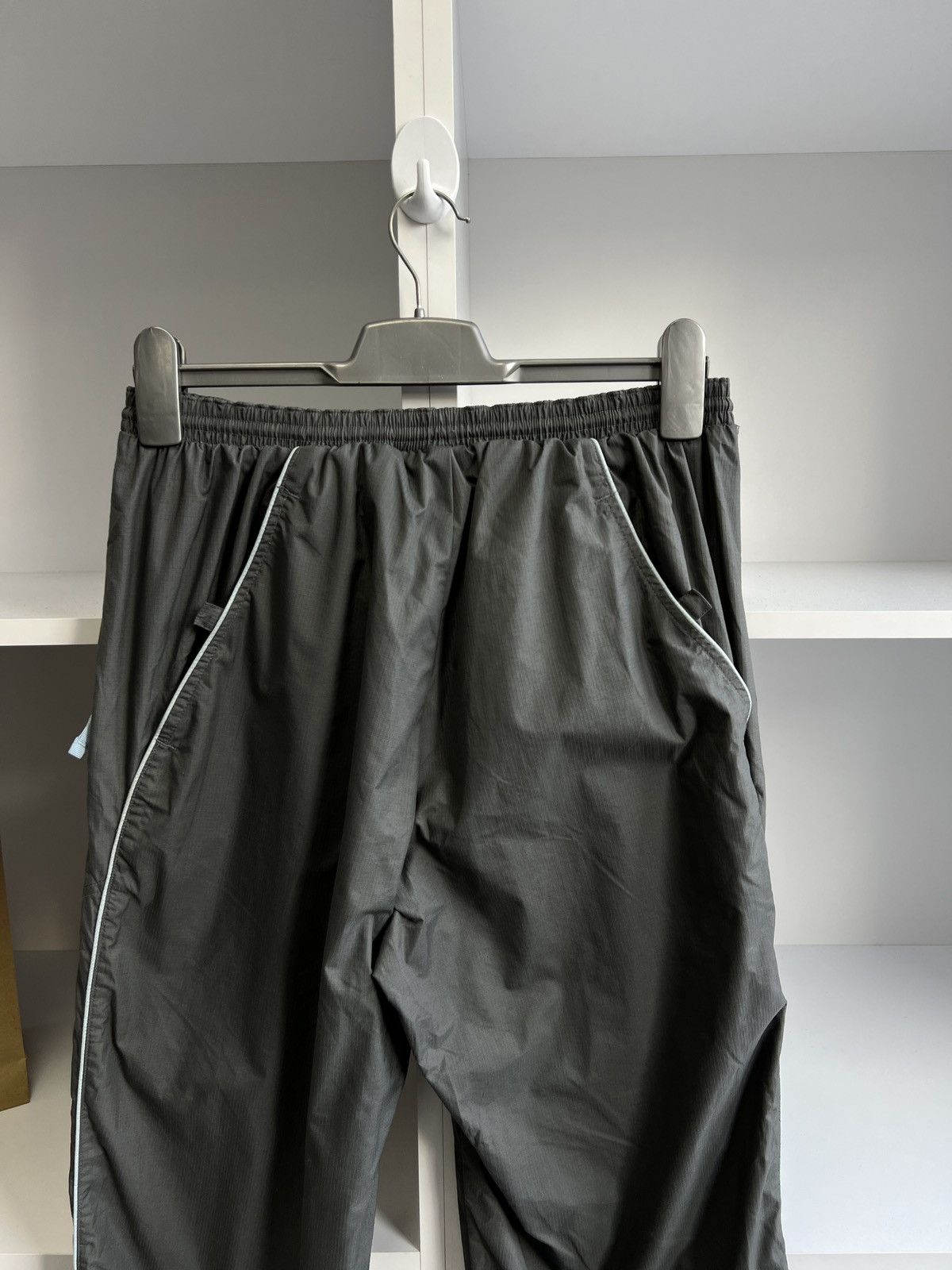 Nike × Vintage Vintage Nike Nylon Y2K Gray Pants Size US 31 - 14 Thumbnail