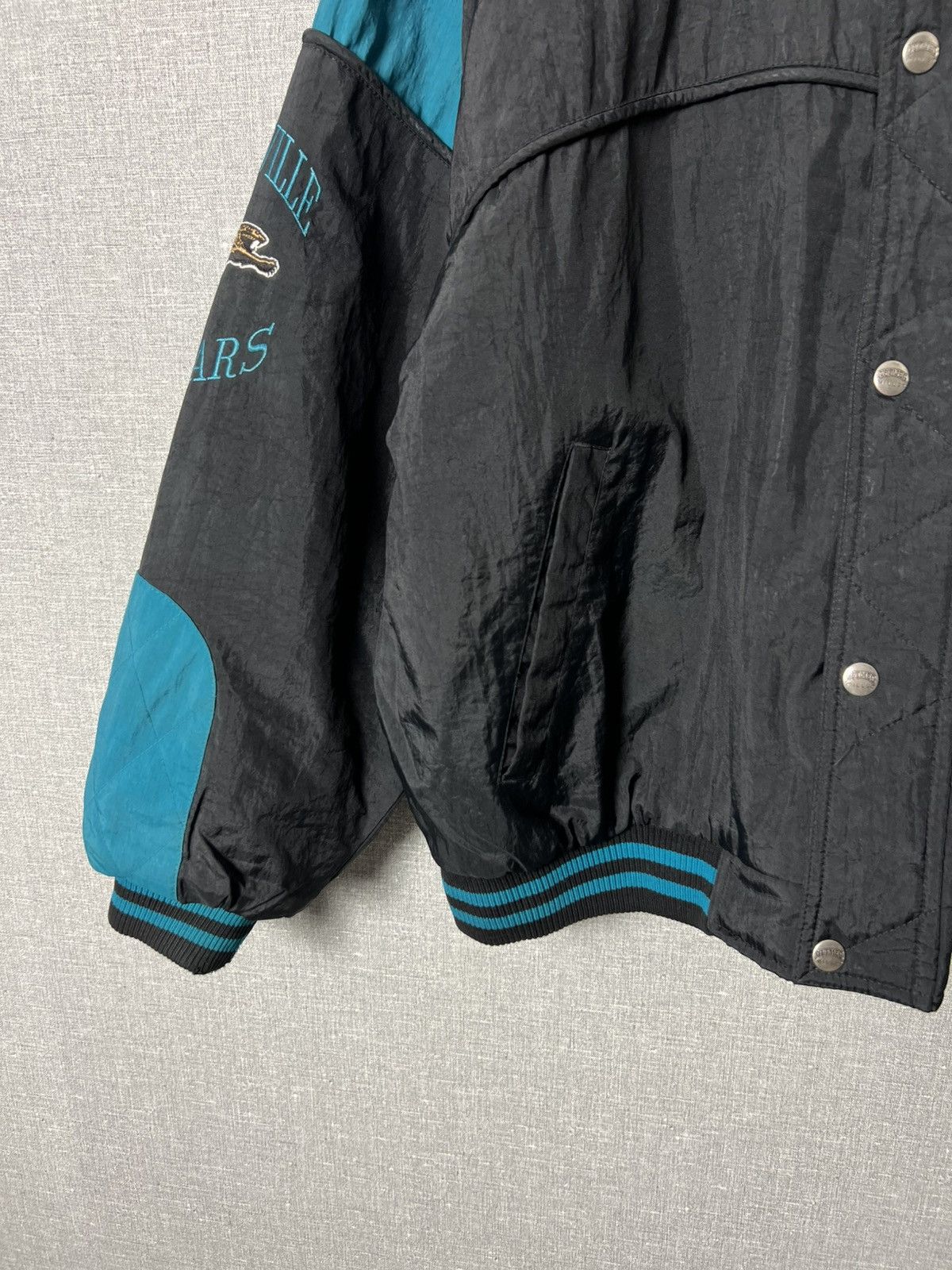 Starter RARE JACKSONVILLE JAGUARS NUTMEG CAMPRI NYLON BOMBER JACKET Size US XL / EU 56 / 4 - 8 Thumbnail