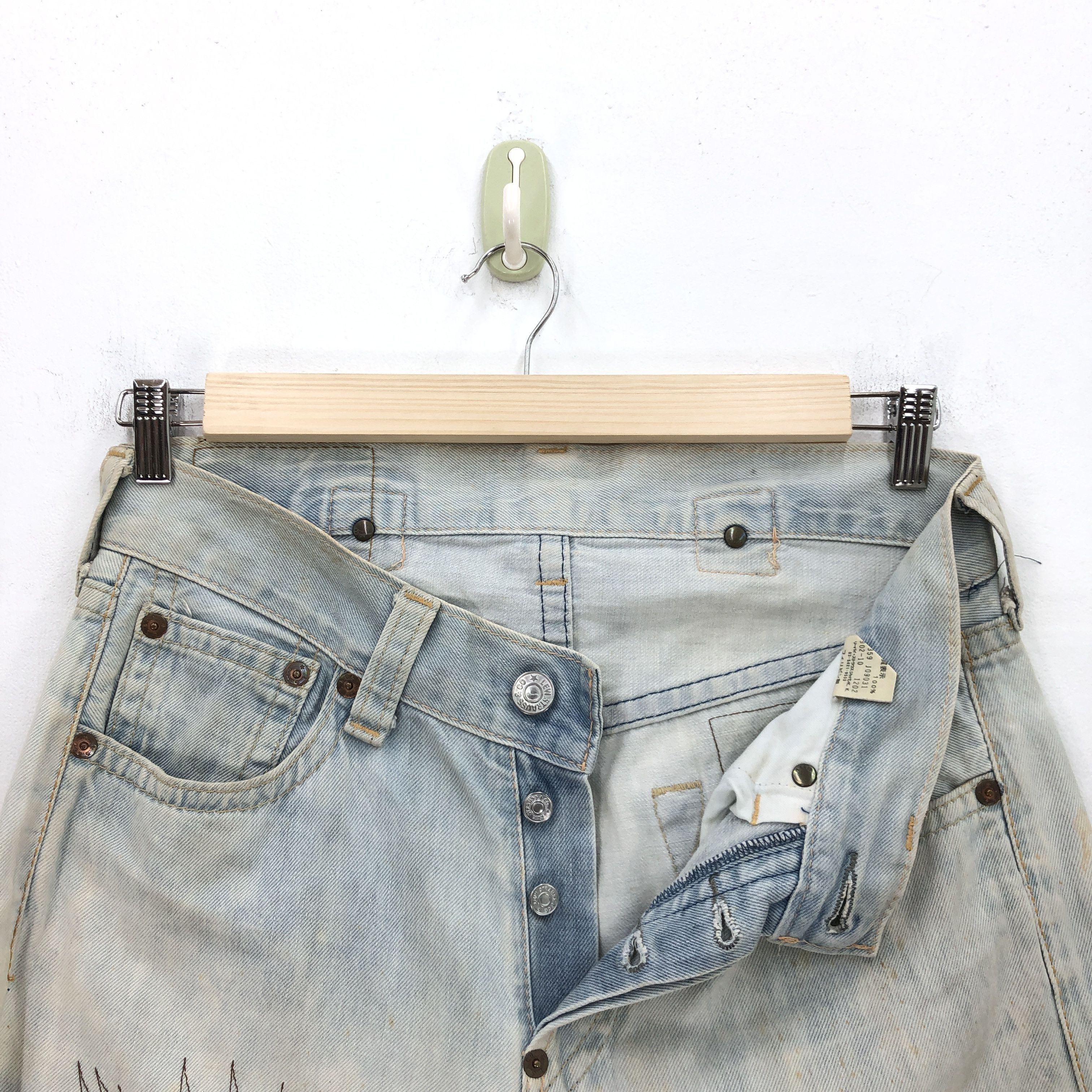 Levi's 90s Levis 902 Distressed Jeans Light Wash Buckle Back Denim Size US 32 / EU 48 - 6 Thumbnail