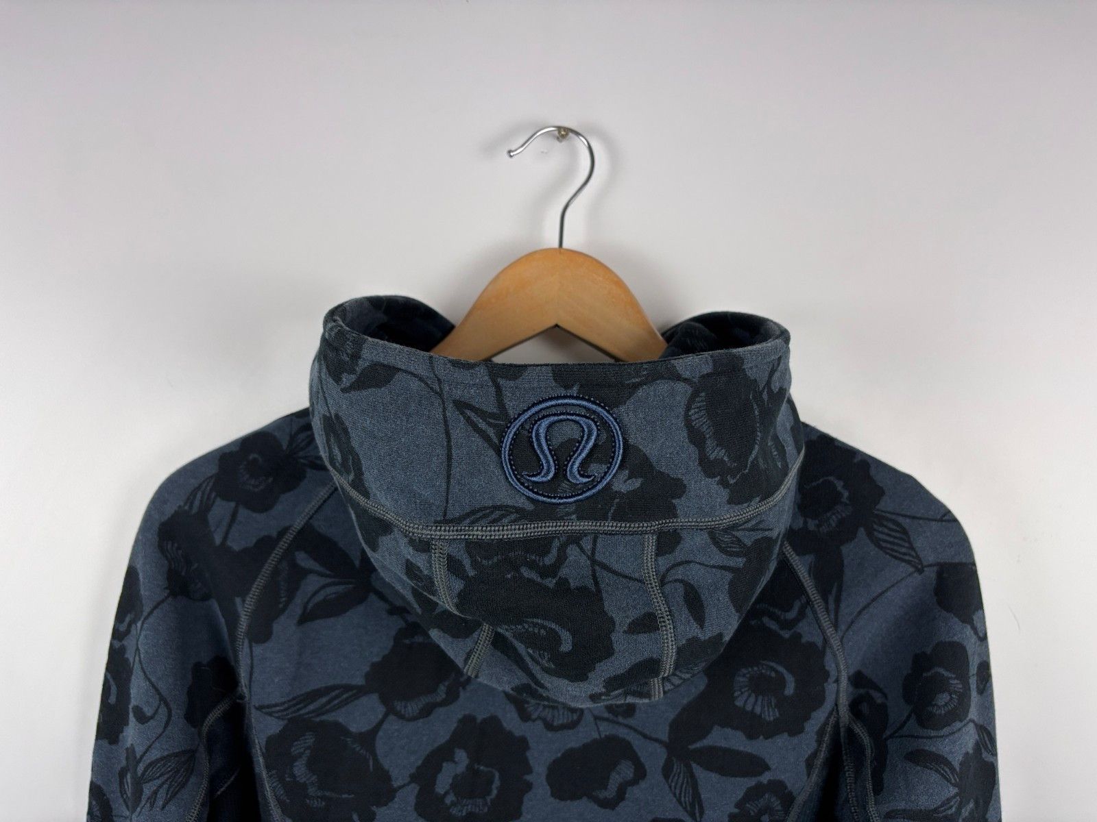 Lululemon Lululemon Scuba Floral Hoodie Cotton Blue Womens Size ~S Size S / US 4 / IT 40 - 5 Thumbnail