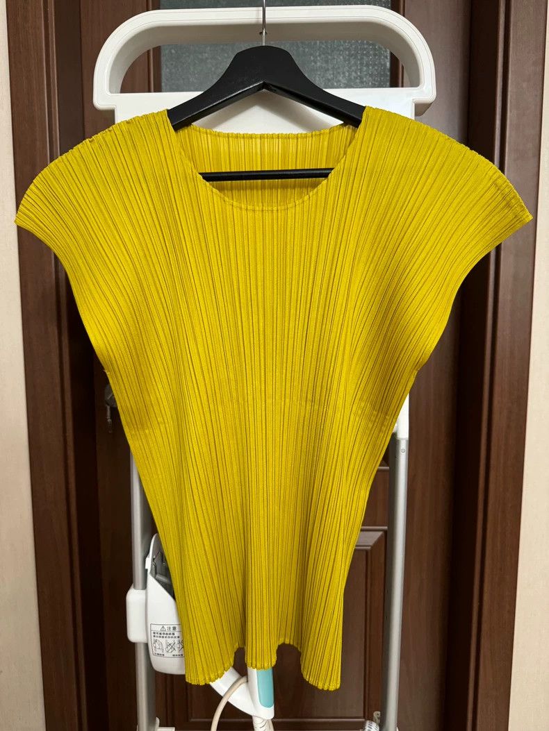 Issey Miyake Issey Miyake size:3 Yellow pleated vest Size M / US 6-8 / IT 42-44 - 1 Thumbnail