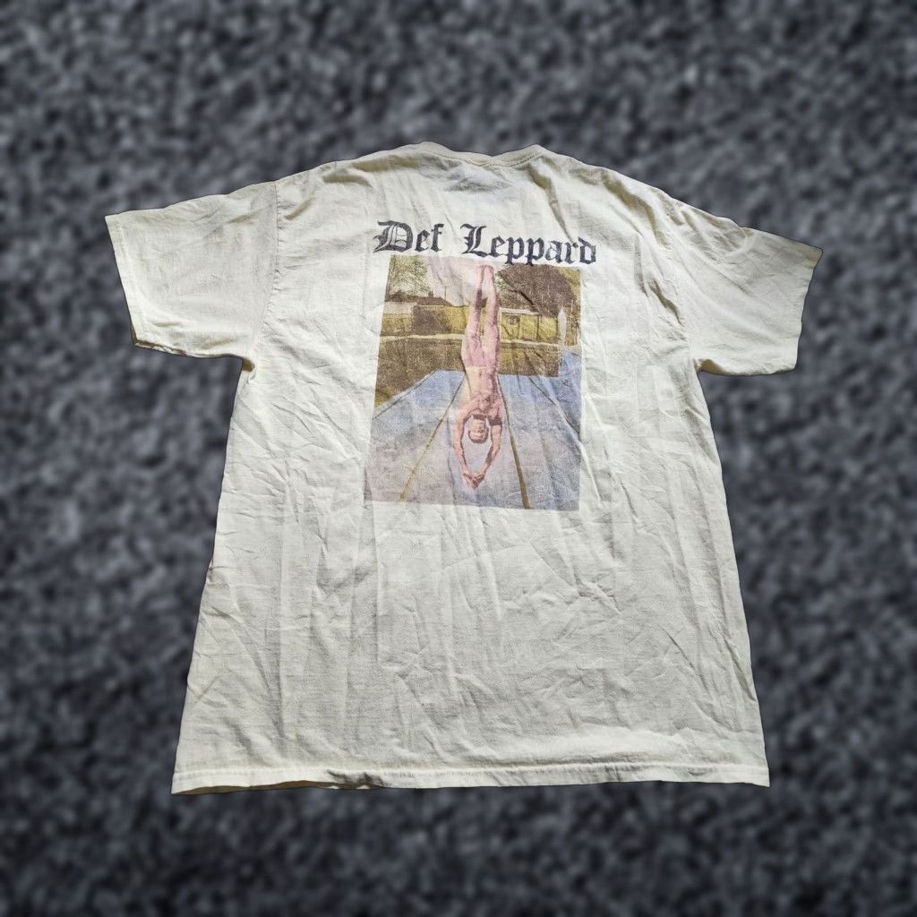 Vintage VINTAGE Band T-Shirt Men's L Def Leppard High N Dry Cotton Crew Neck Short Sleeve Double-Sided Yellow Music 80s Mens Size US L / EU 52-54 / 3 - 1 Thumbnail
