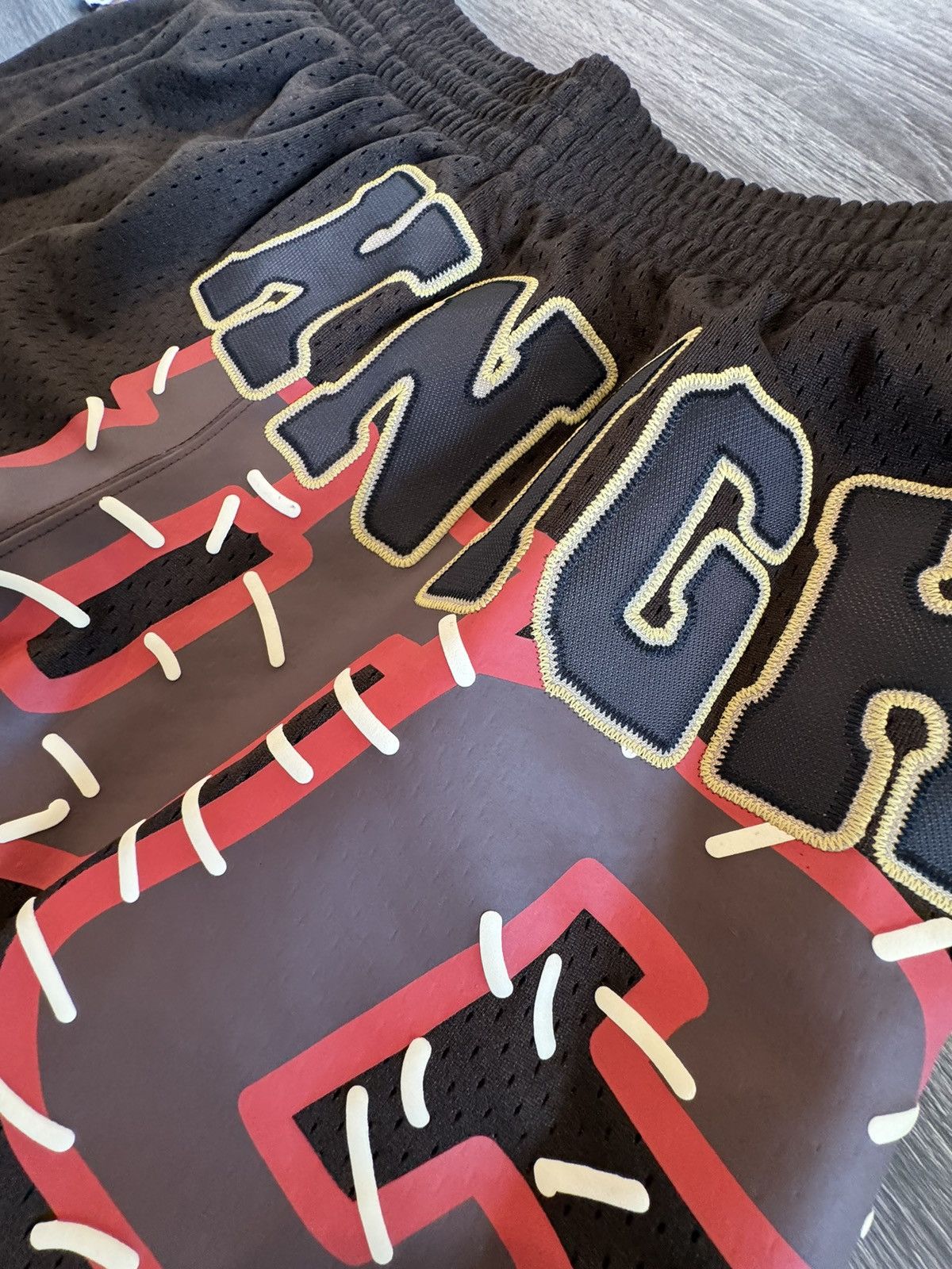 Mitchell & Ness × Travis Scott Travis Scott x College Tour Shorts *UCF Exclusive* Medium Size US 32 / EU 48 - 3 Thumbnail
