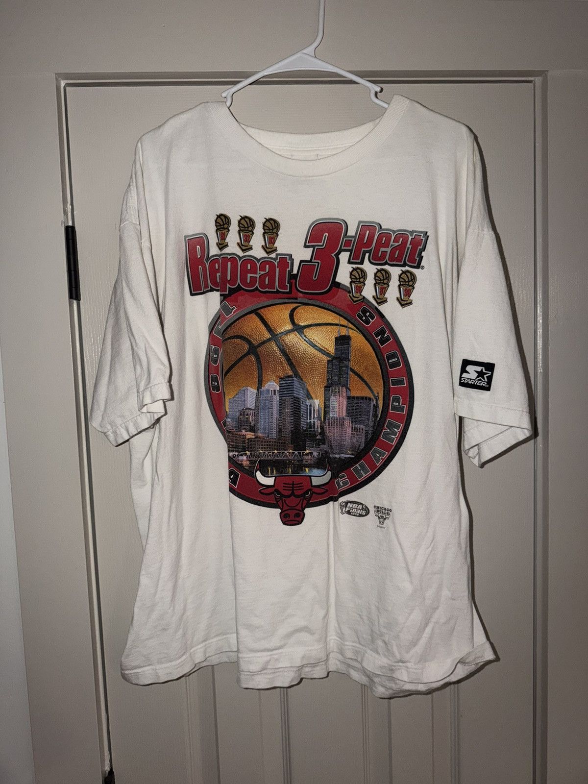 Starter Starter Chicago Bulls 3 Peat - XL Size US XL / EU 56 / 4 - 1 Thumbnail